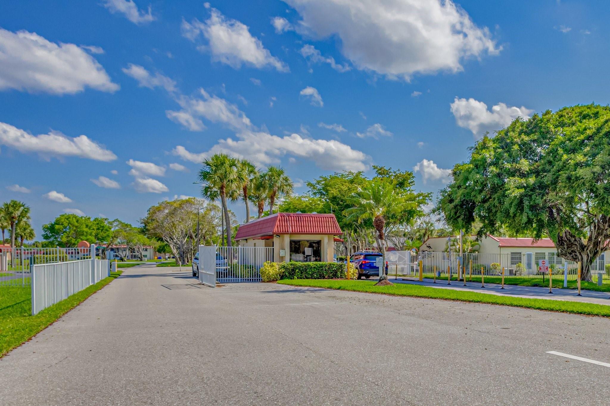 Photo 33 of home located at 100 Lake Meryl Dr 201, West Palm Beach FL