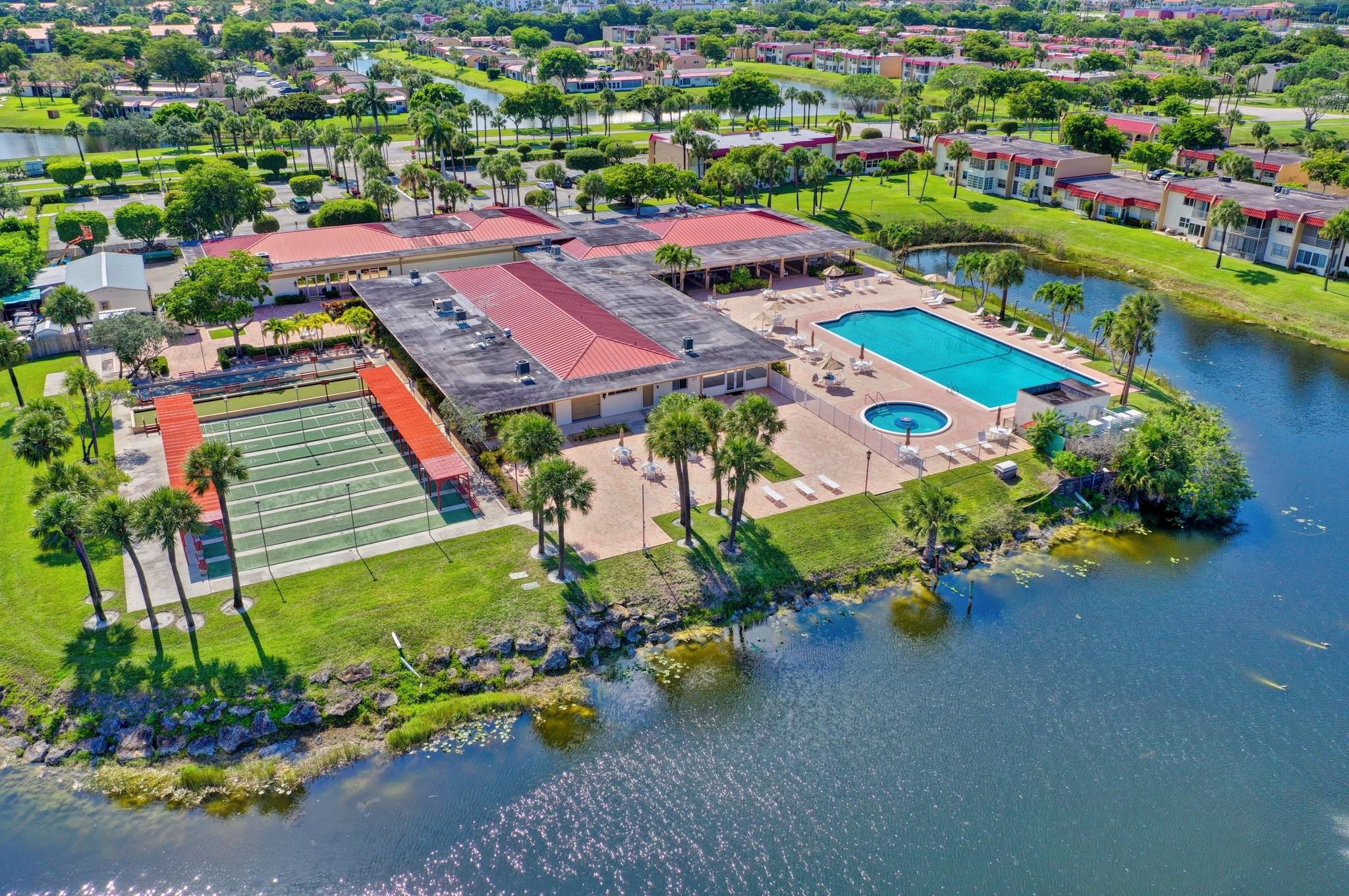 Photo 34 of home located at 100 Lake Meryl Dr 201, West Palm Beach FL