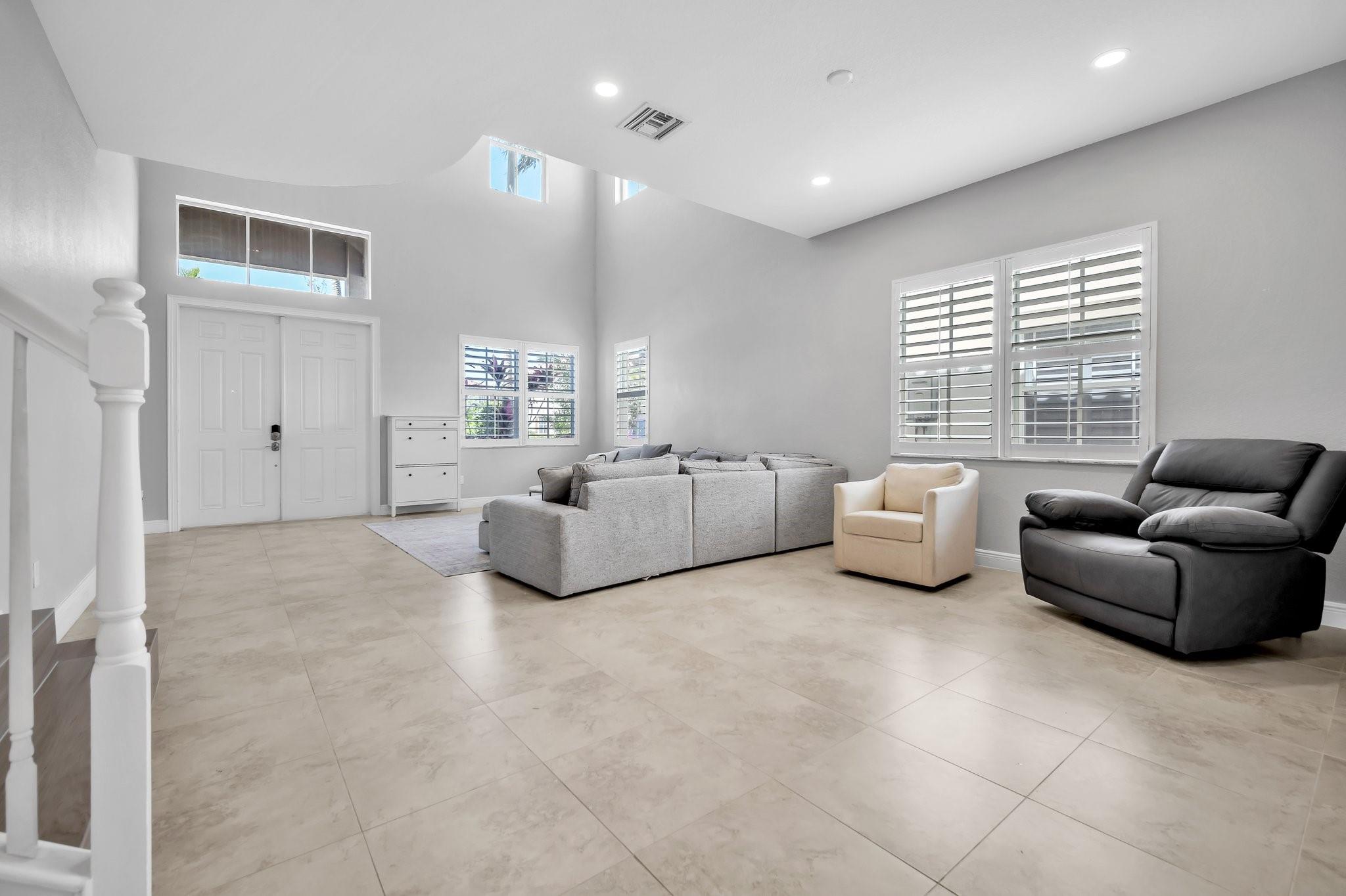 8600 Lakeside Bnd
