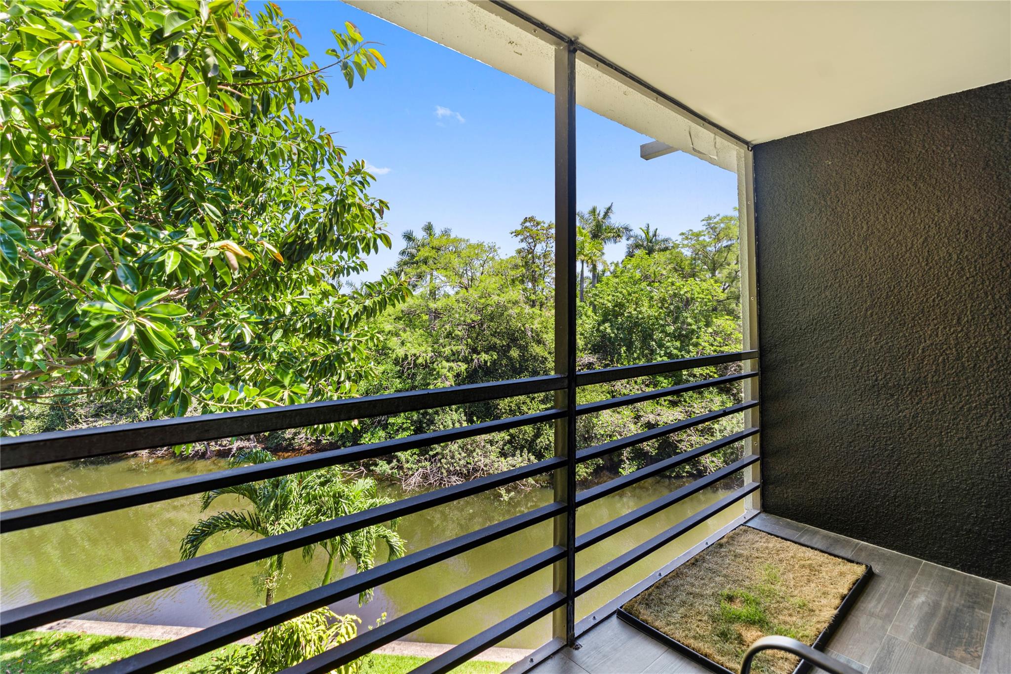 104 Royal Park Dr 4H