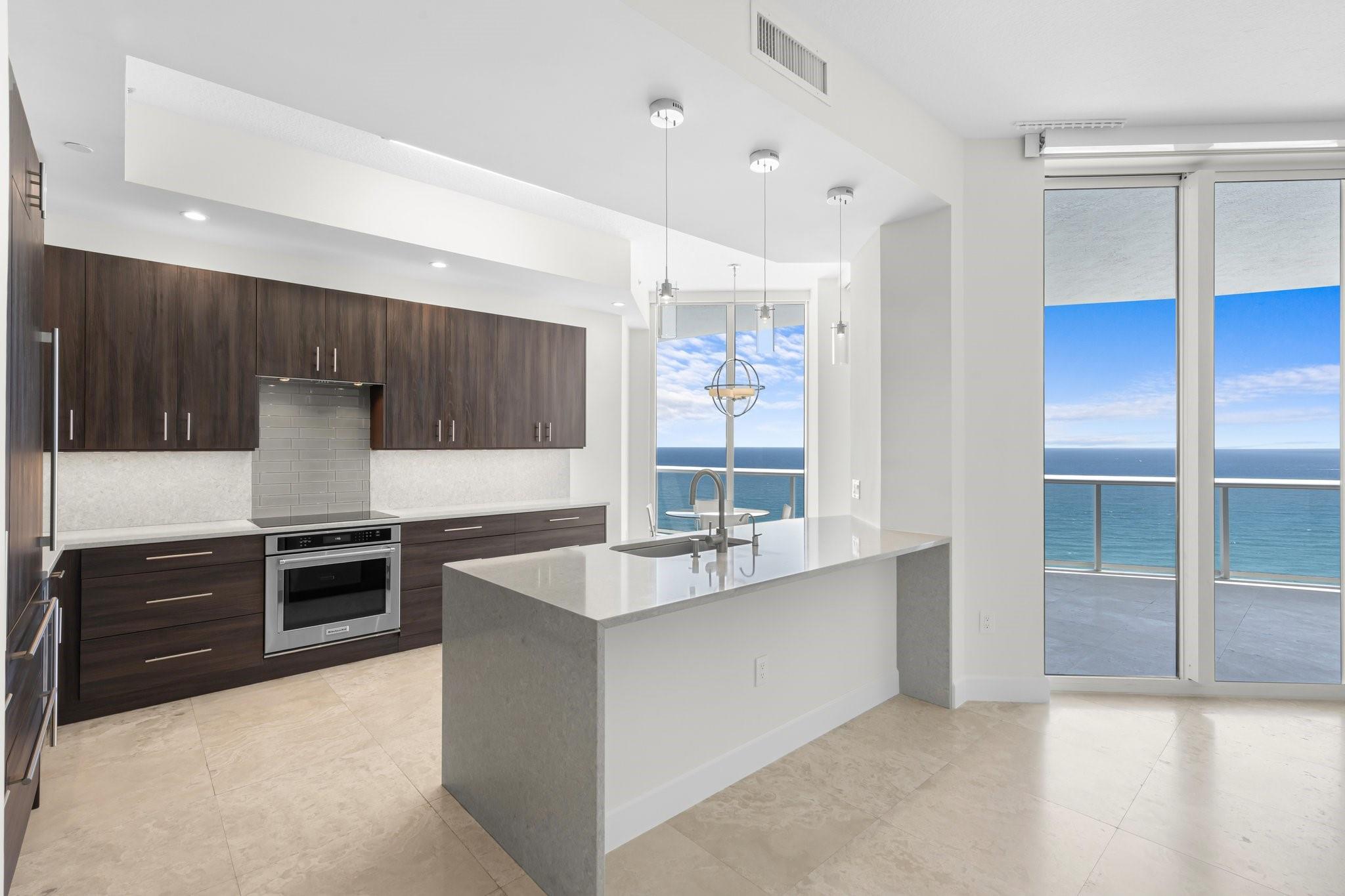Photo 10 of home located at 4600 N Ocean Dr PH1903, Singer Island FL