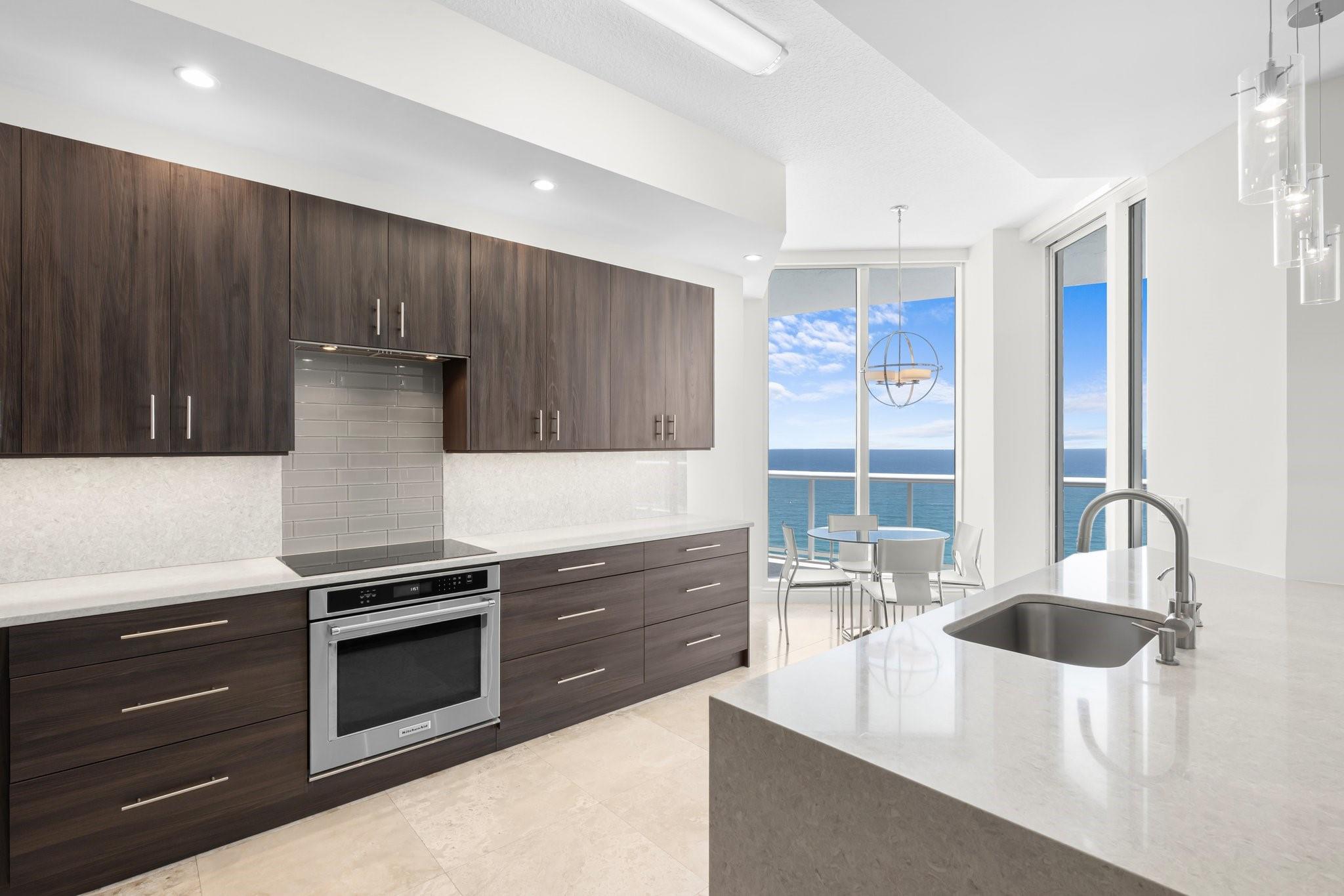 Photo 12 of home located at 4600 N Ocean Dr PH1903, Singer Island FL