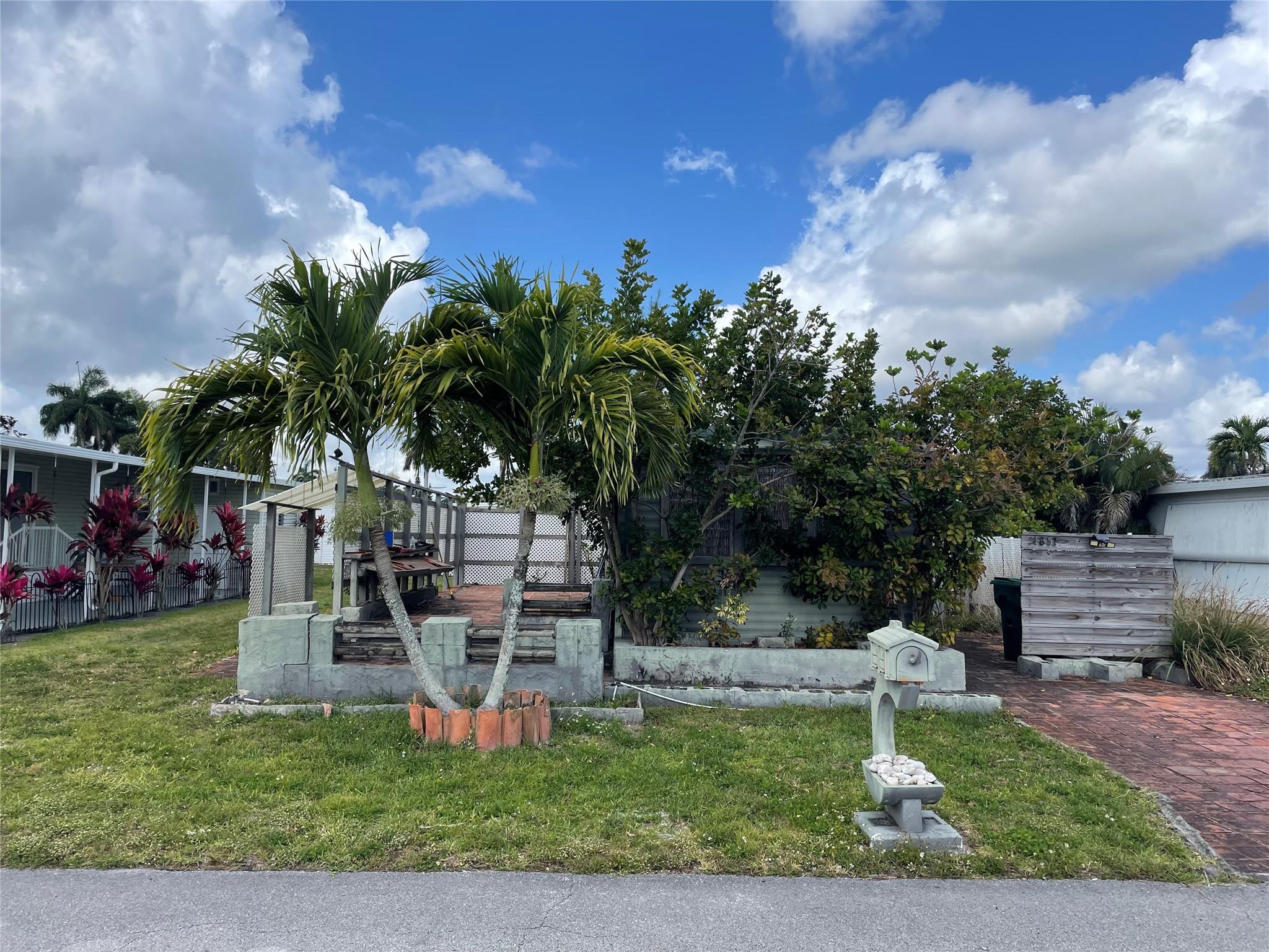 1851 Sw 83rd Ter Davie FL 33324 | F10501235