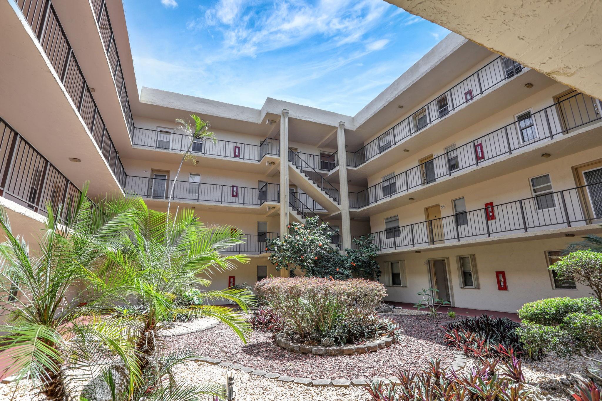 2801 Somerset Dr Unit# 112 Lauderdale Lakes FL 33311 | F10501149