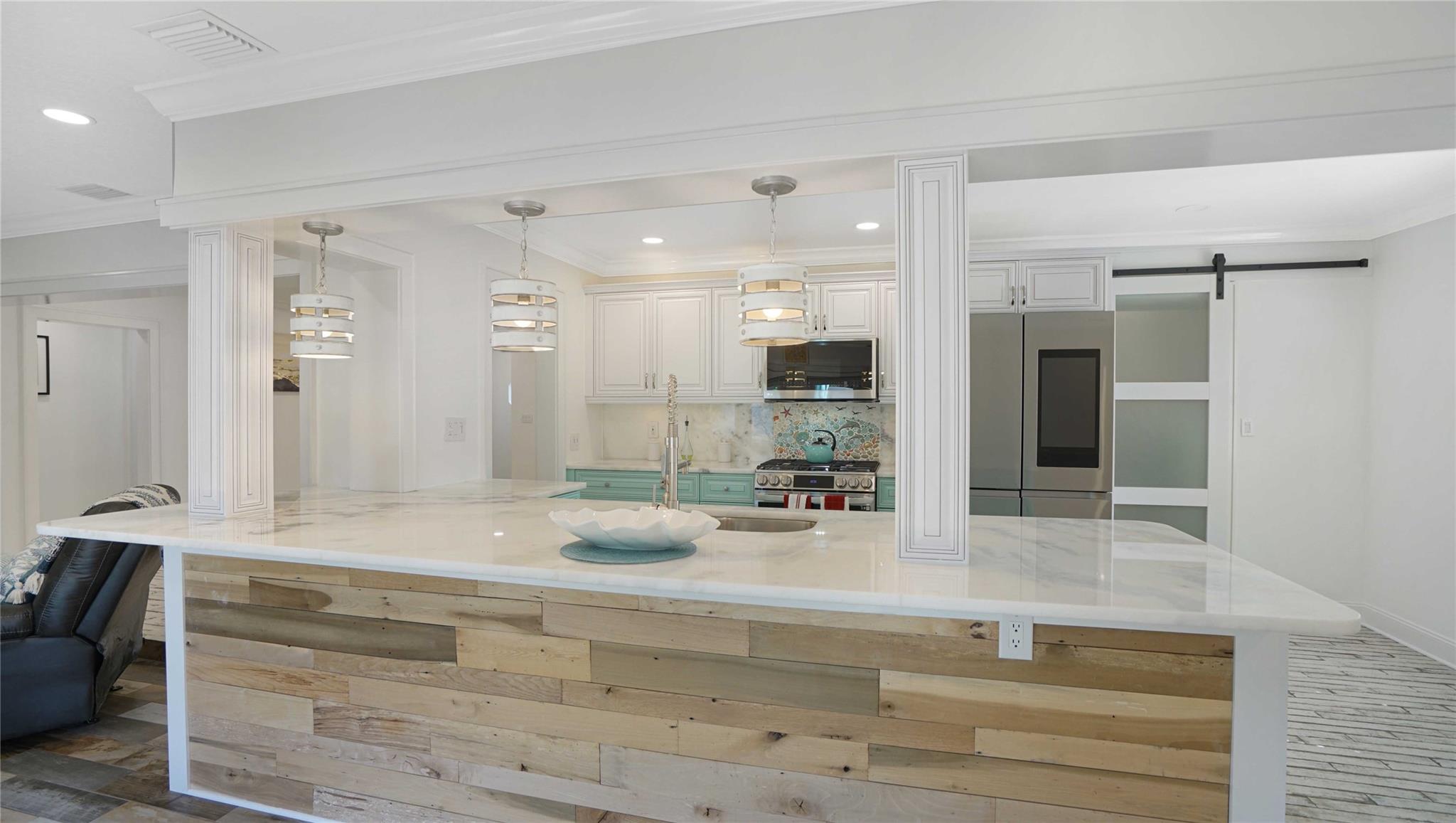 1736 NW 39th St
