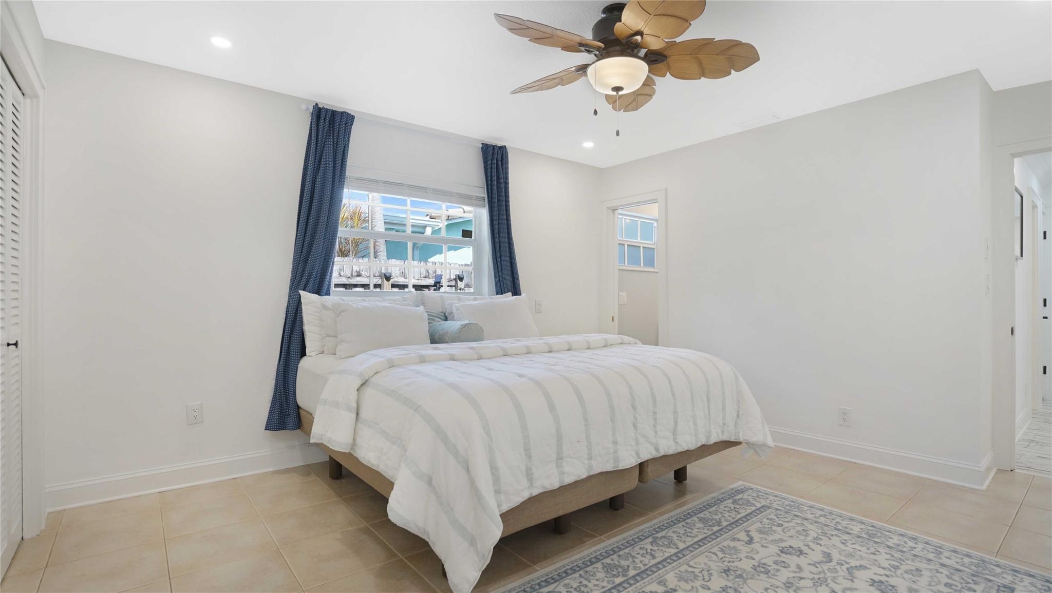 1736 NW 39th St