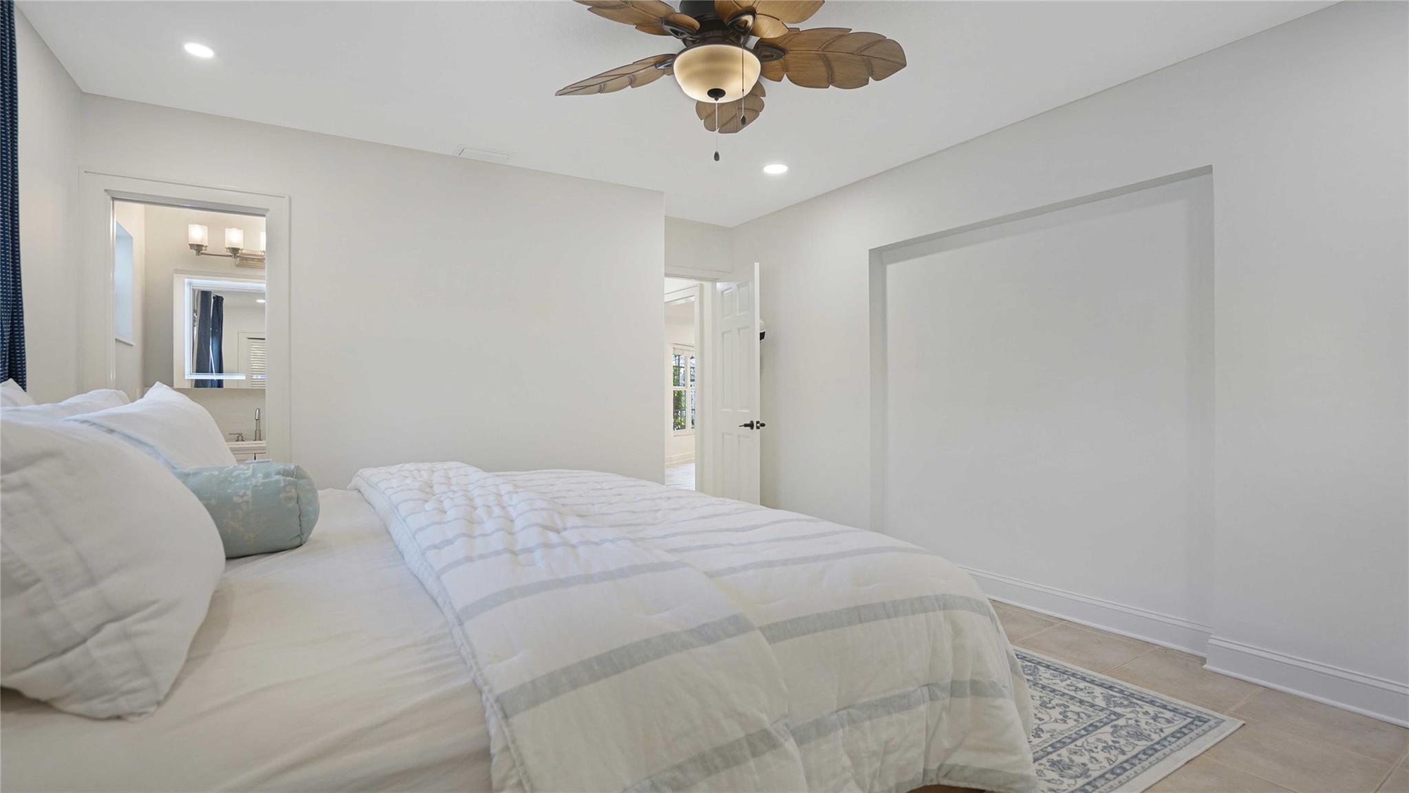 1736 NW 39th St