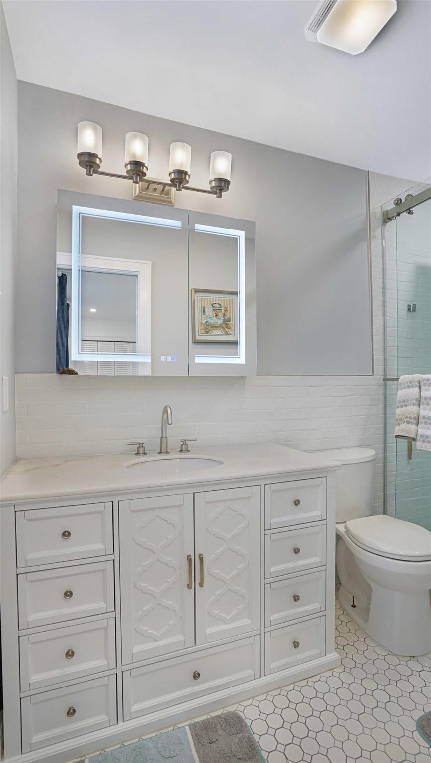 1736 NW 39th St