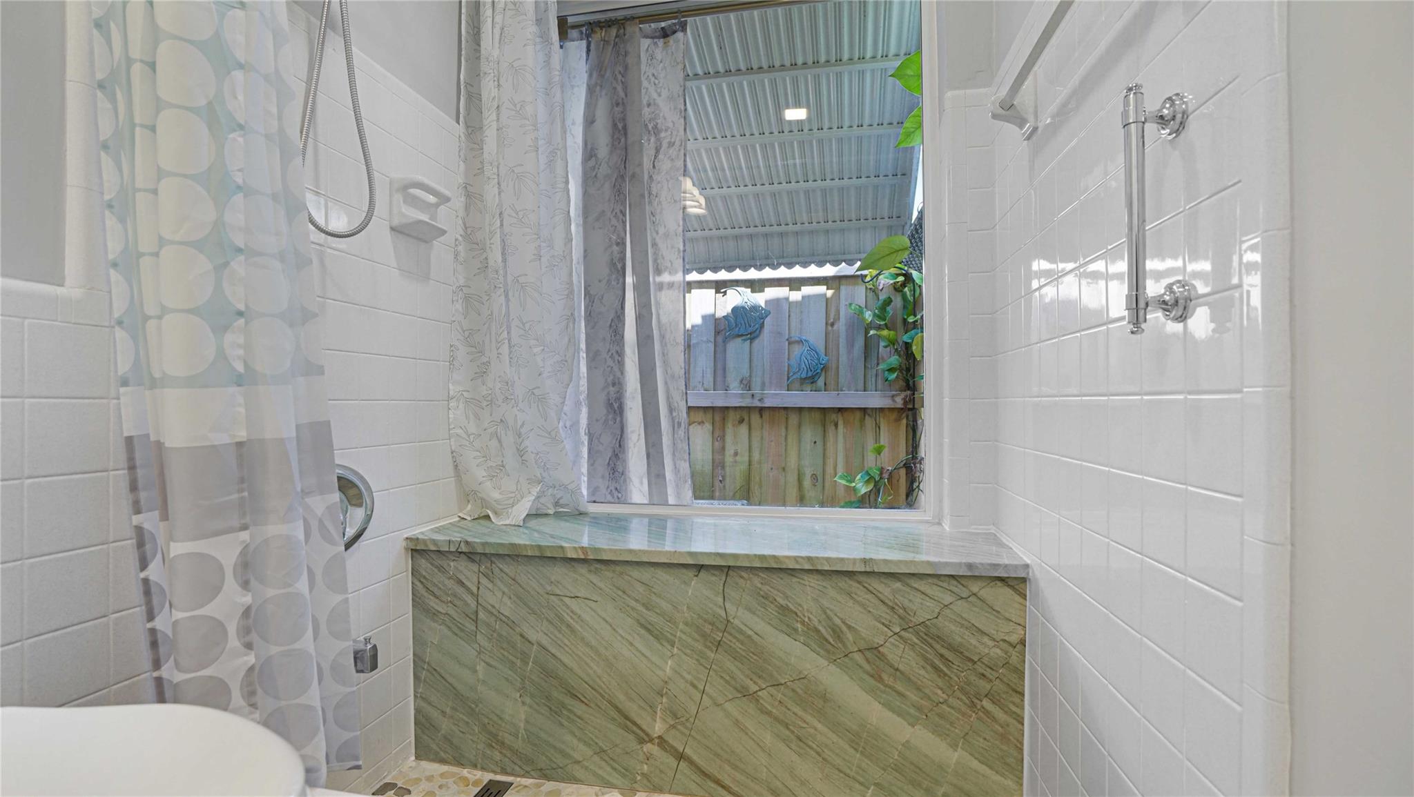 1736 NW 39th St
