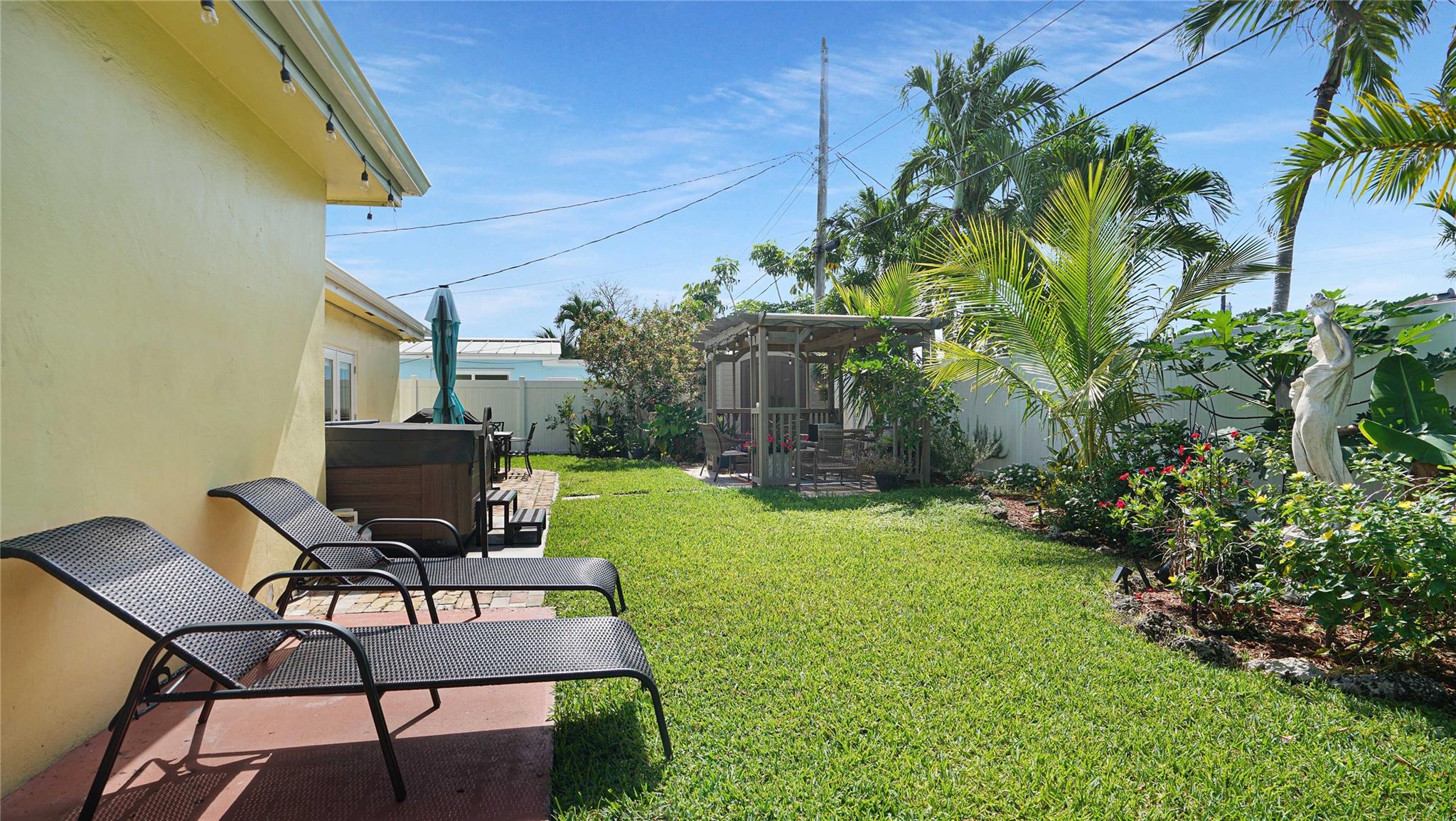 1736 NW 39th St