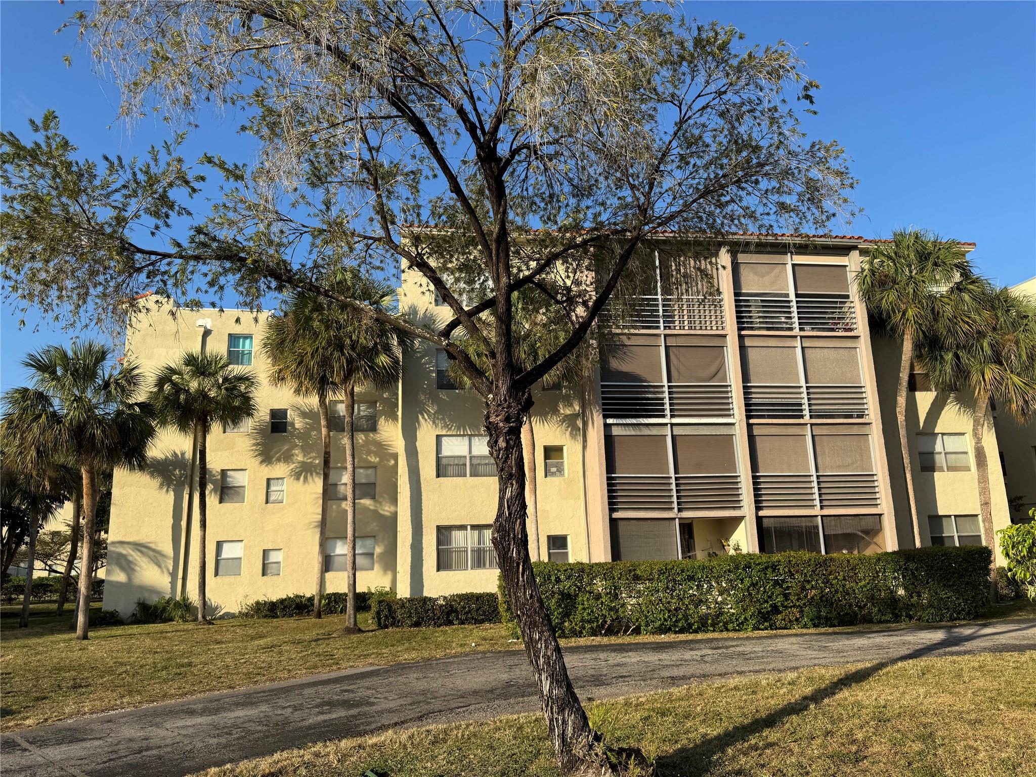1810 Lauderdale Ave Unit 2210, North Lauderdale, Florida 33068
