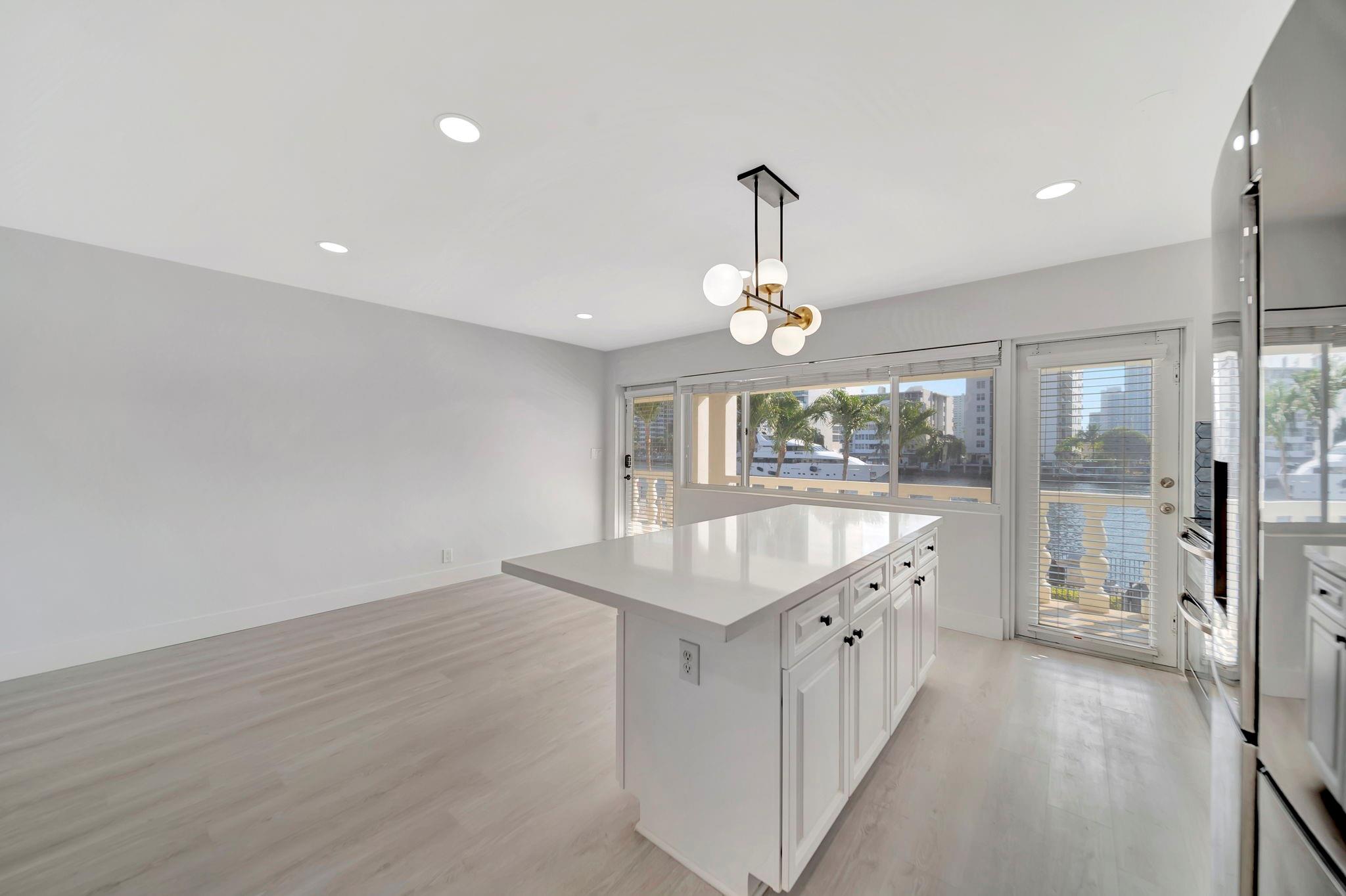 2895 NE 32 Street 208