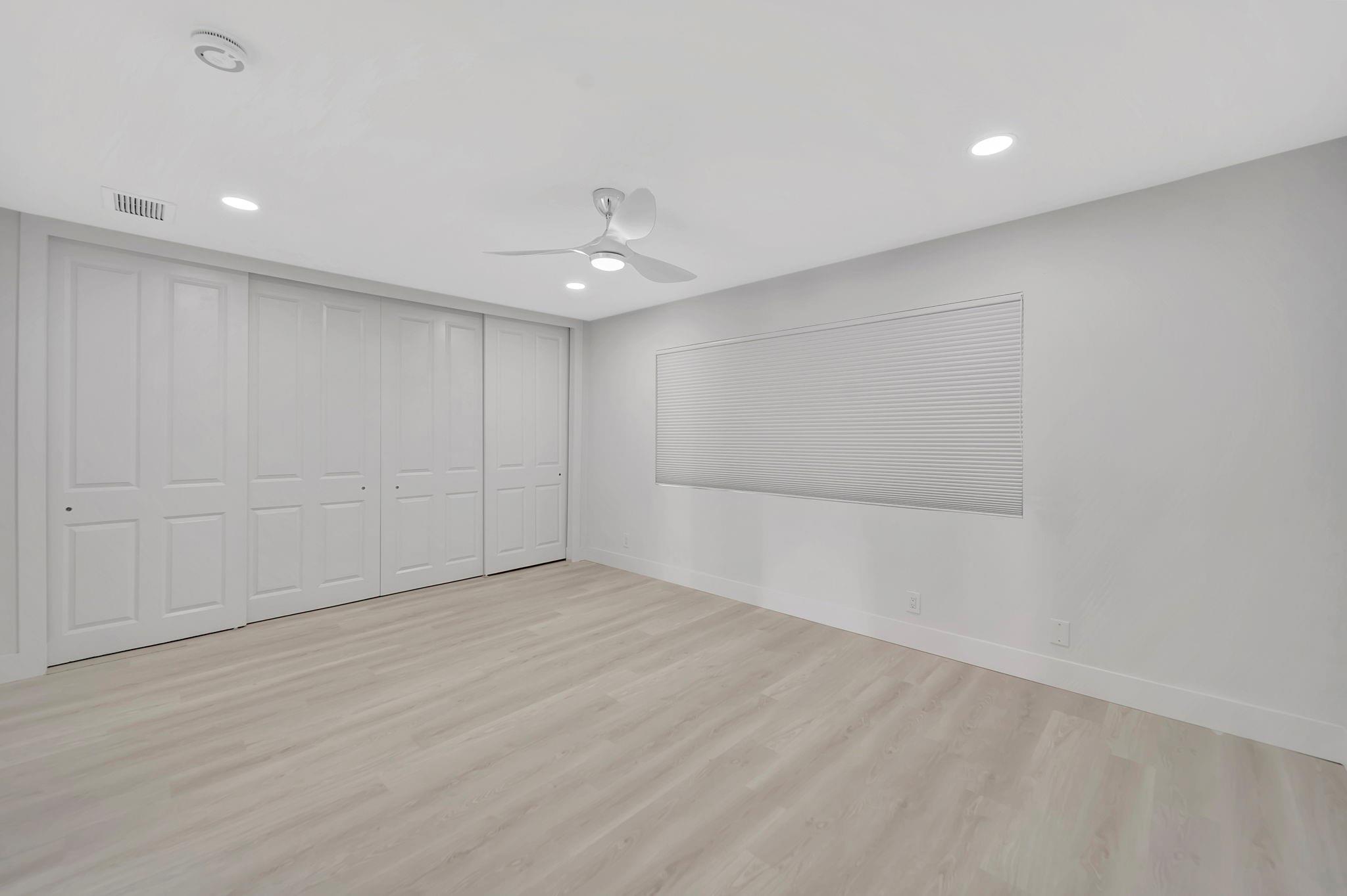 2895 NE 32 Street 208