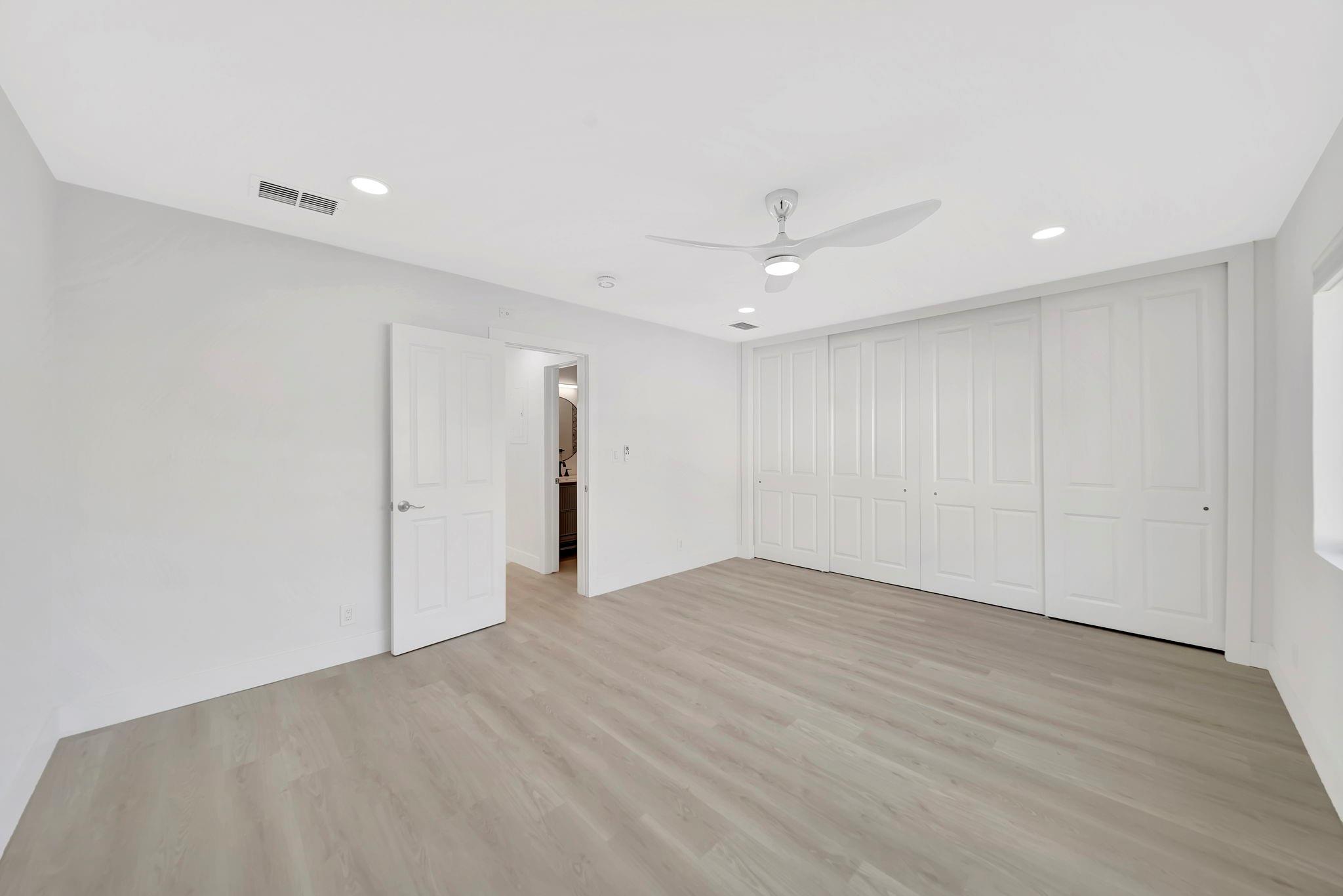 2895 NE 32 Street 208