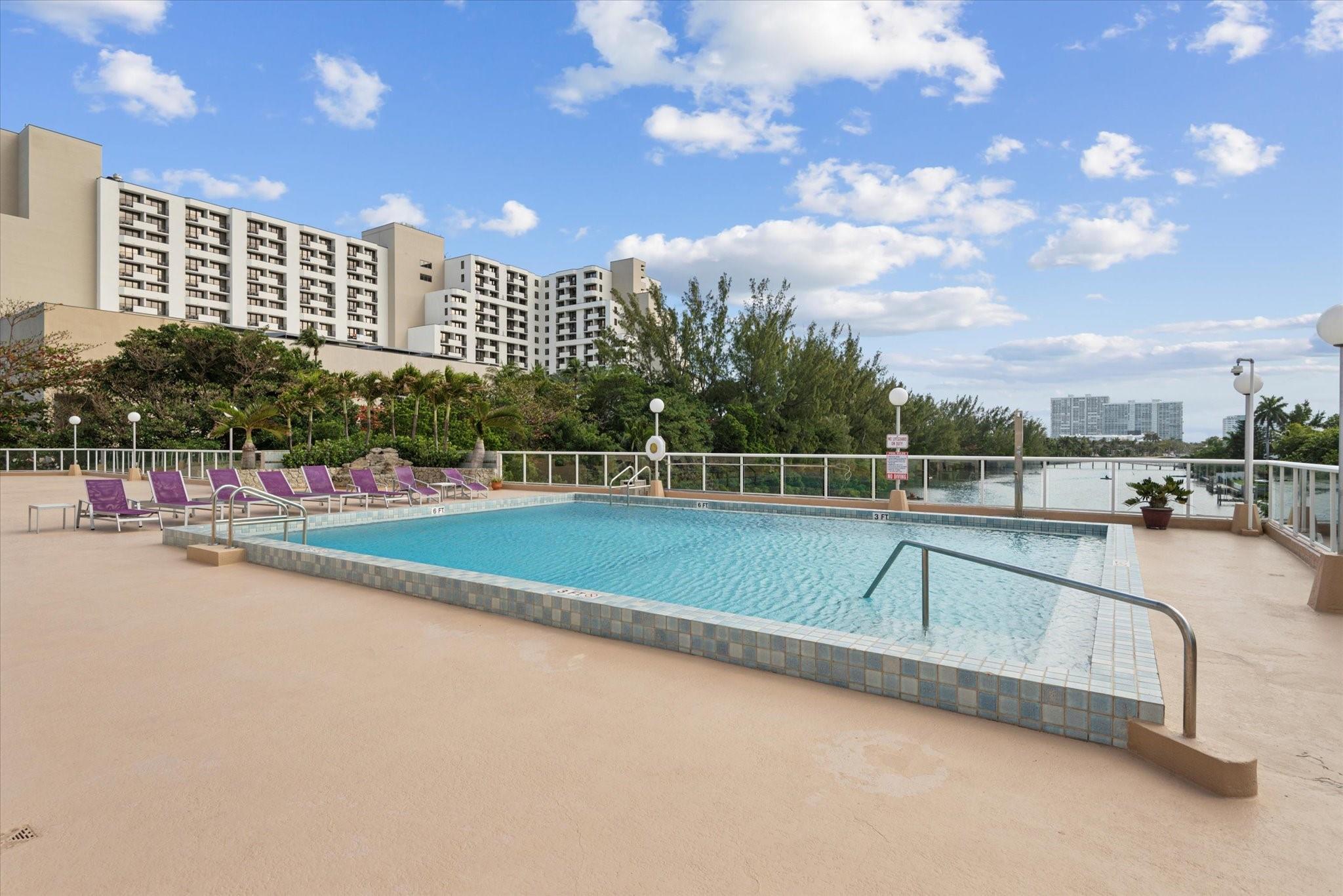 3000 Holiday Dr 506