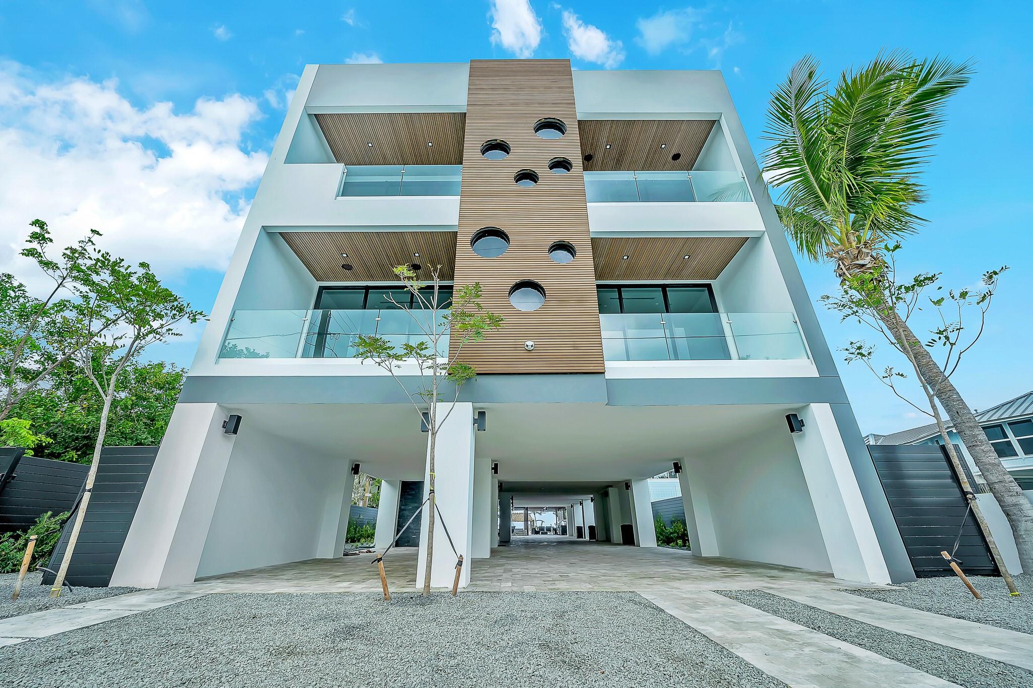 16 Seaside Avenue Key Largo, FL 33037