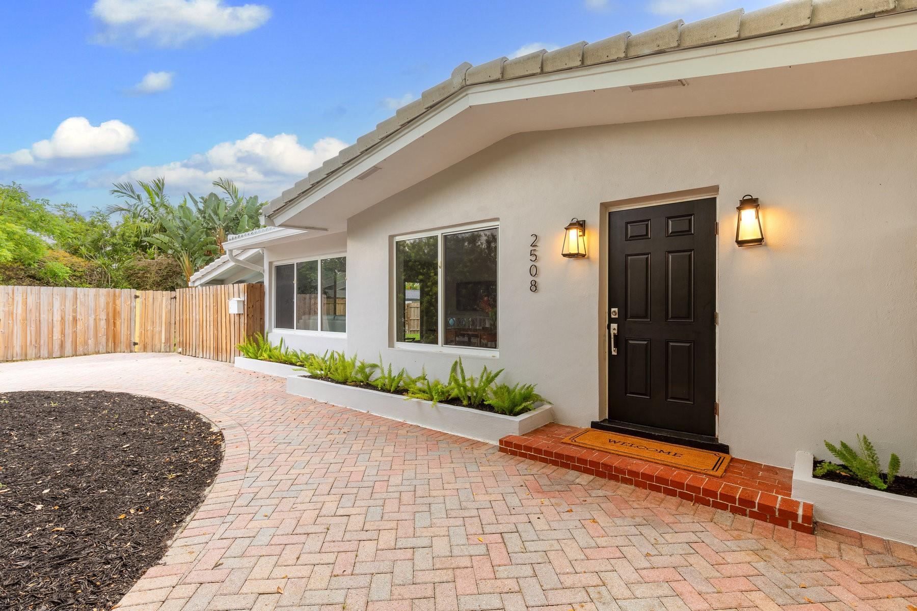 Homes for sale in Fort Lauderdale, FL | 2508 Ne 27Th Ave, Fort Lauderdale, FL 33305 | MLS# F10507708