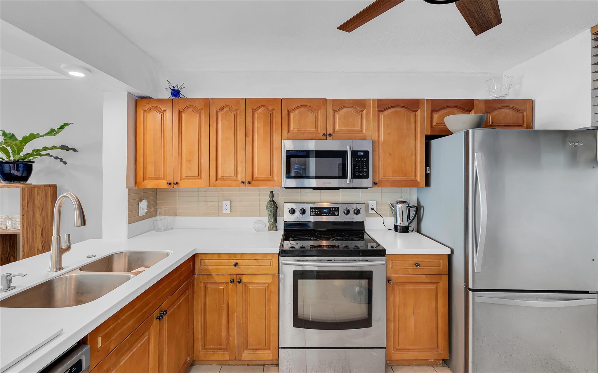 Homes for sale in Oakland Park, FL | 111 Lake Emerald Dr #105, Oakland Park, FL 33309 | MLS# F10507798