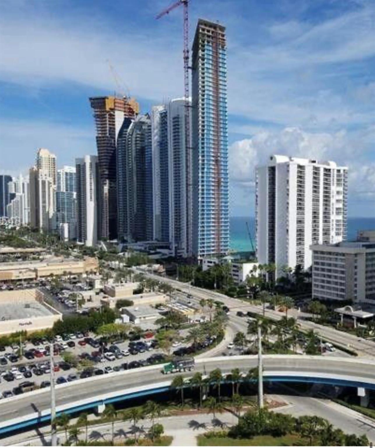 Apartamento à Venda em Sunny Isles Beach, FL
