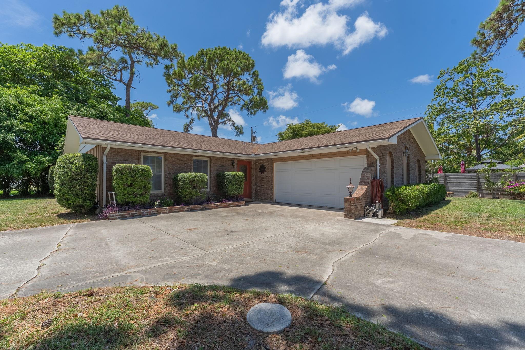 6301 Boyd Ln, Lake Worth, Florida 33462