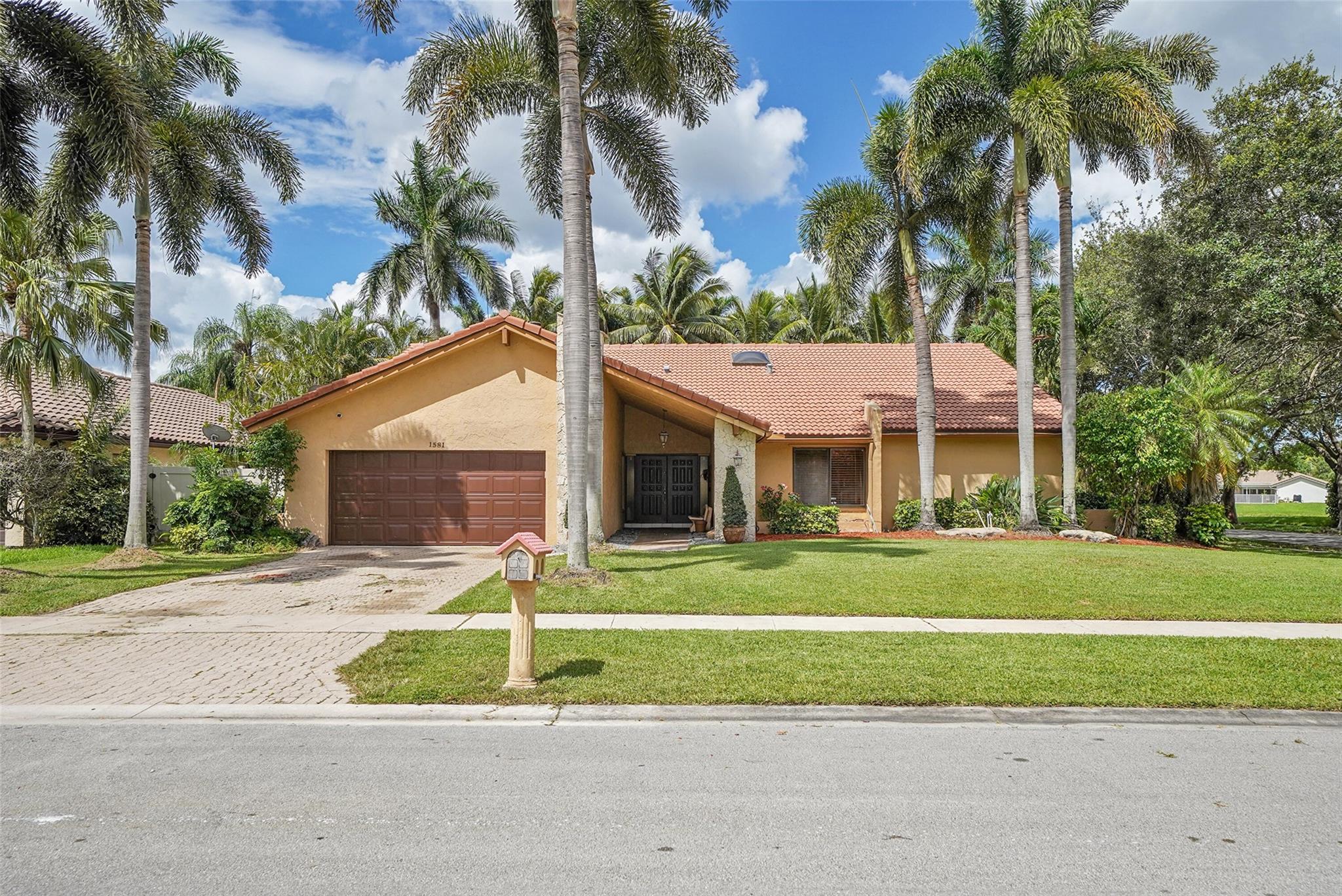 1581 100th Way, Plantation, Florida 33322