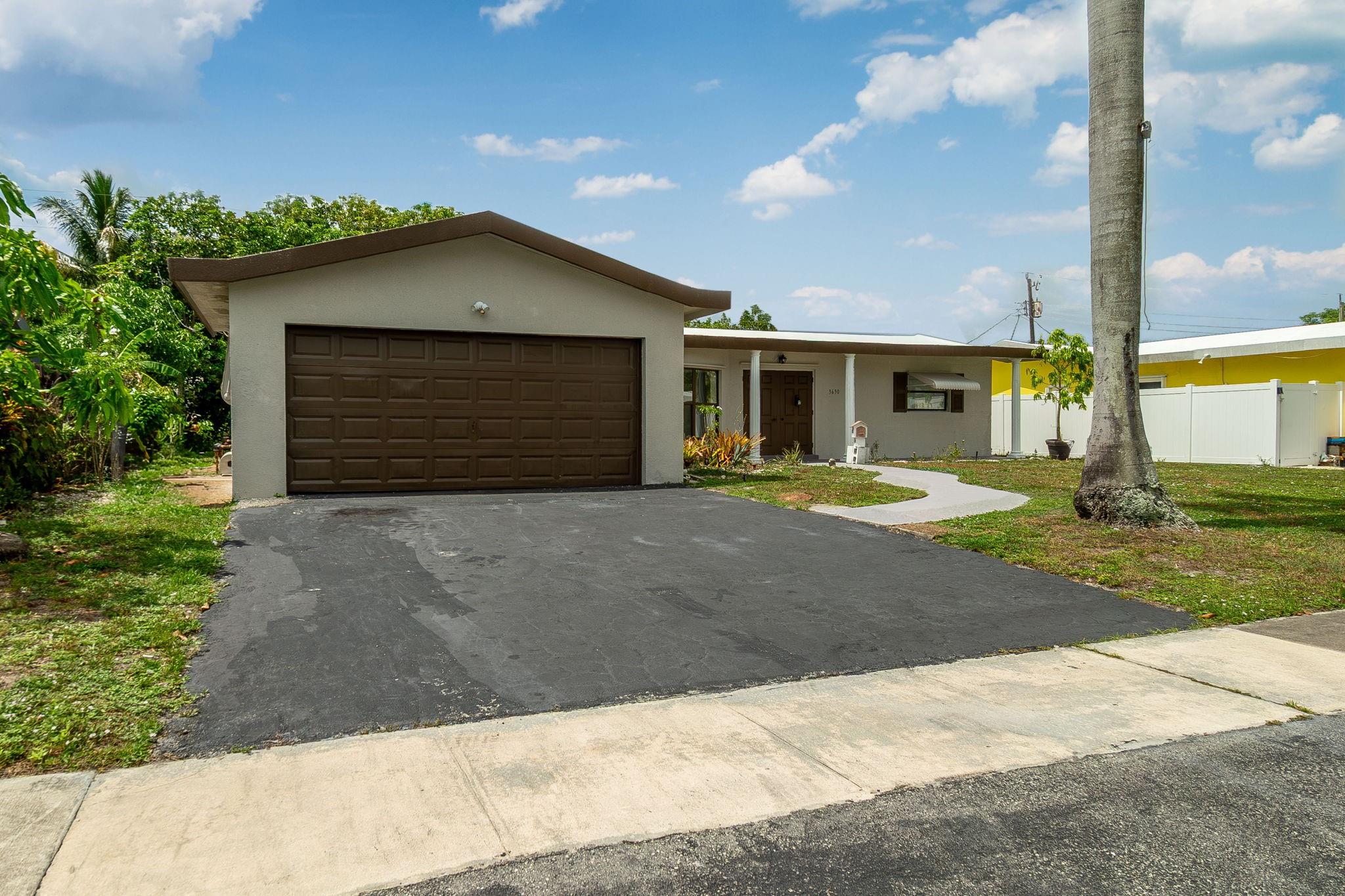 3690 26th St, Lauderdale Lakes, Florida 33311