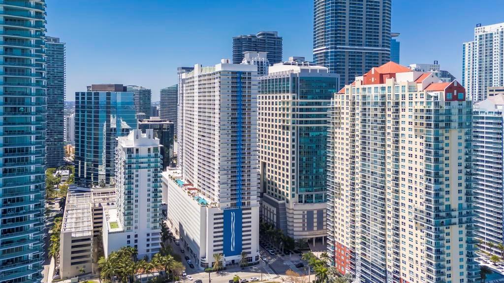Condo for Sale in Miami, FL