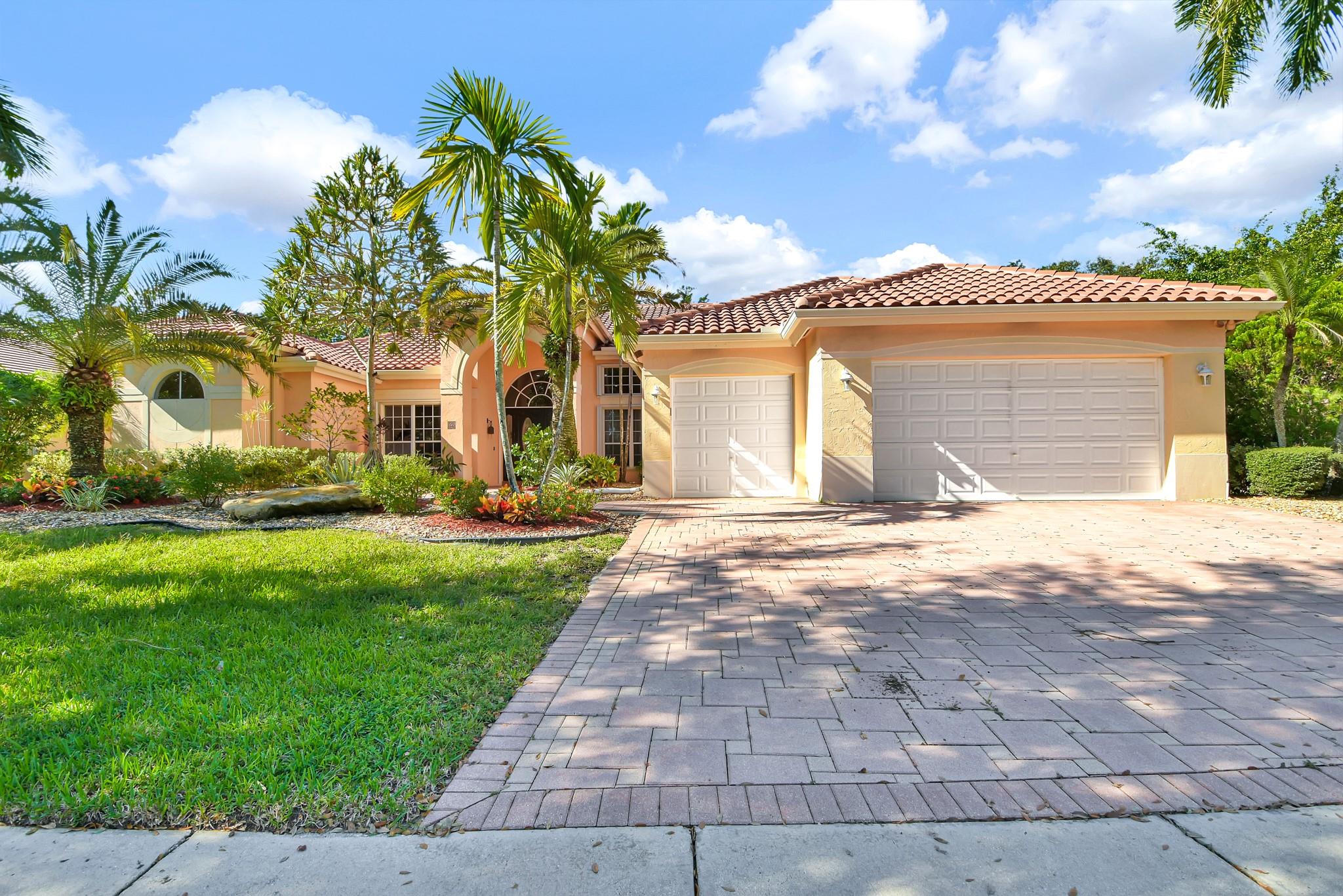 House for Sale in Weston, FL