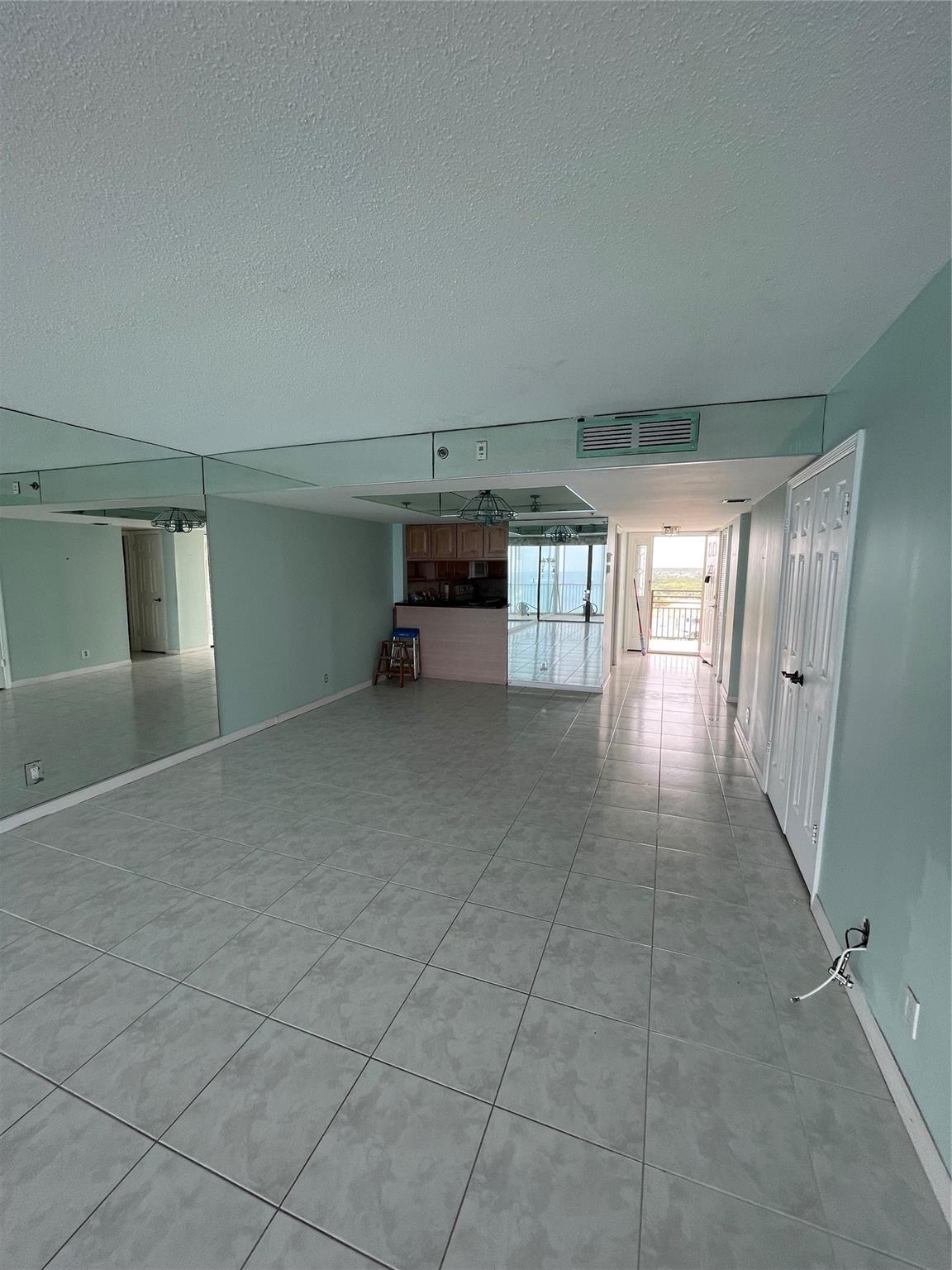 Image to showcase the property located at 840 Ocean Dr 1005