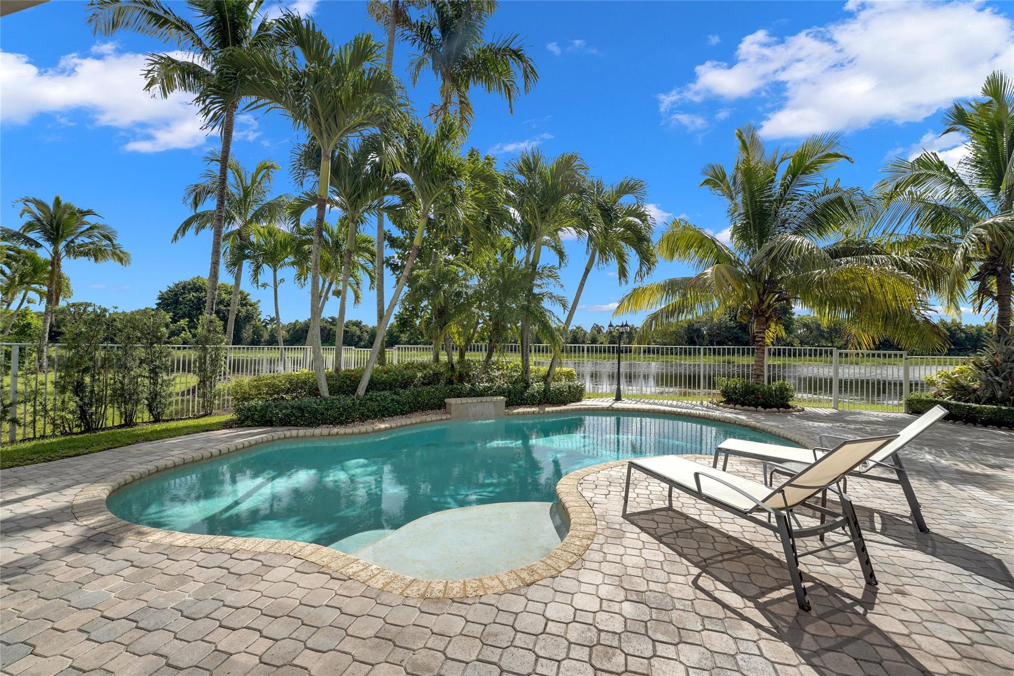 713 Nandina Dr, Weston, FL 