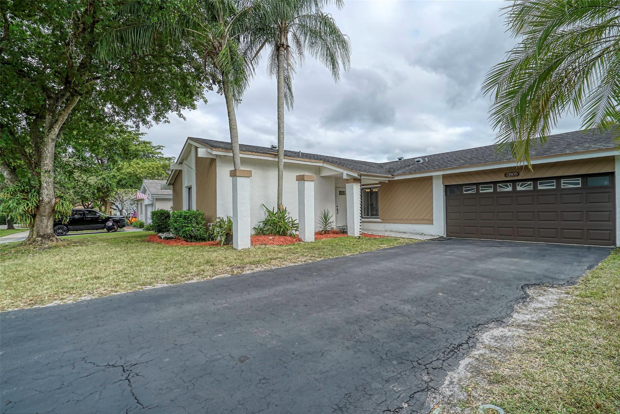 11905 Sailboat Dr, Cooper City, FL 