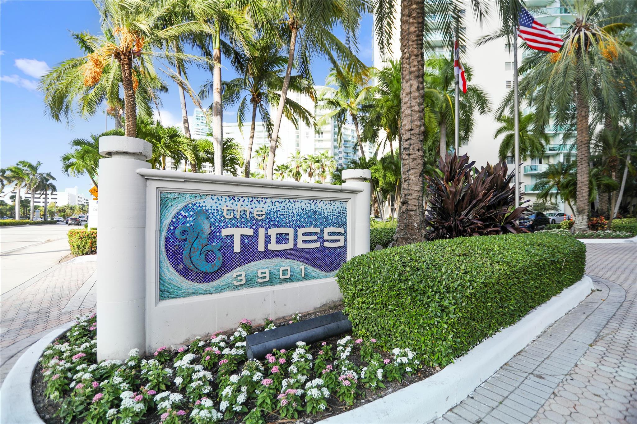 4th floor at the tides; wood floors throughout, completed furnished and decorated. Directo on the ocean with partia ocean view. Enjoy great amenities including Gym, pool, game room. not tower has a restaurant shop very convenience with service to pool and beach. Tourism love this place to spend their vacation. Building is very familiar secure and great located.