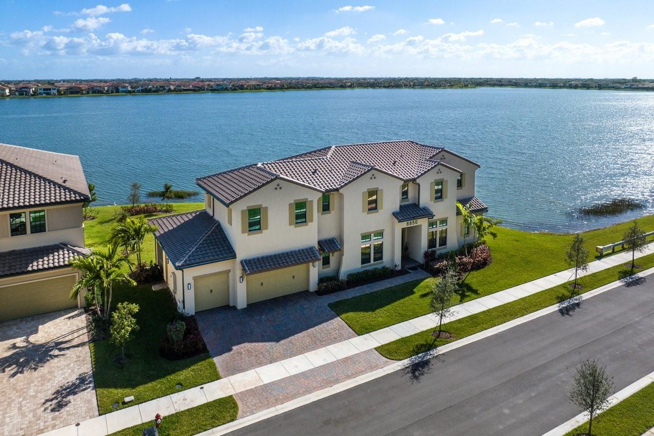 8850 W Parkland Bay Trl, Parkland, FL 