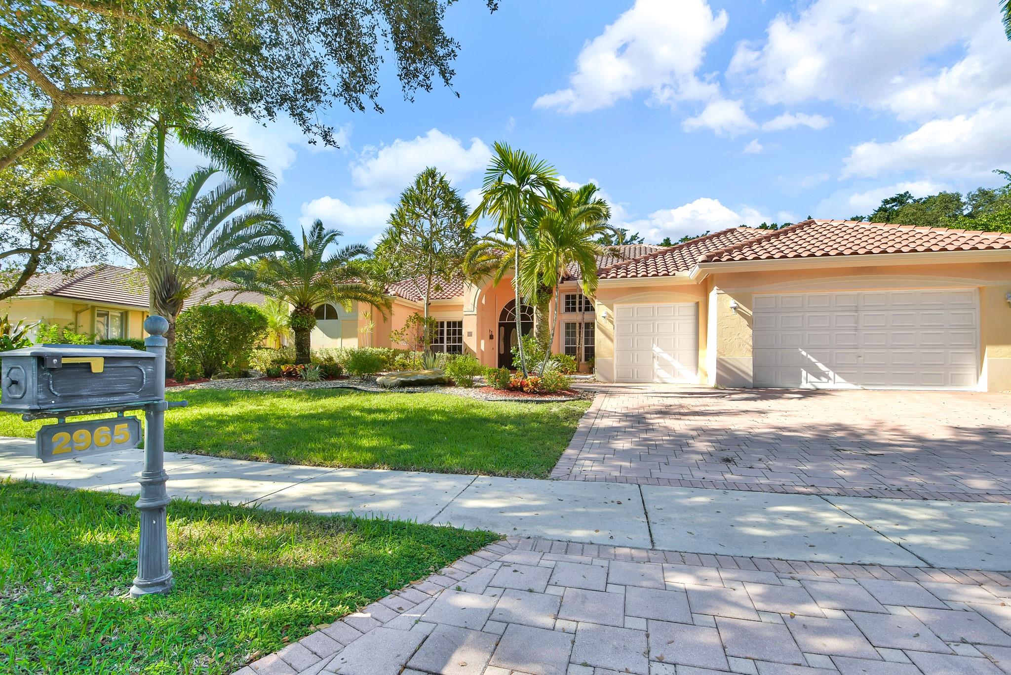 House for Sale in Weston, FL