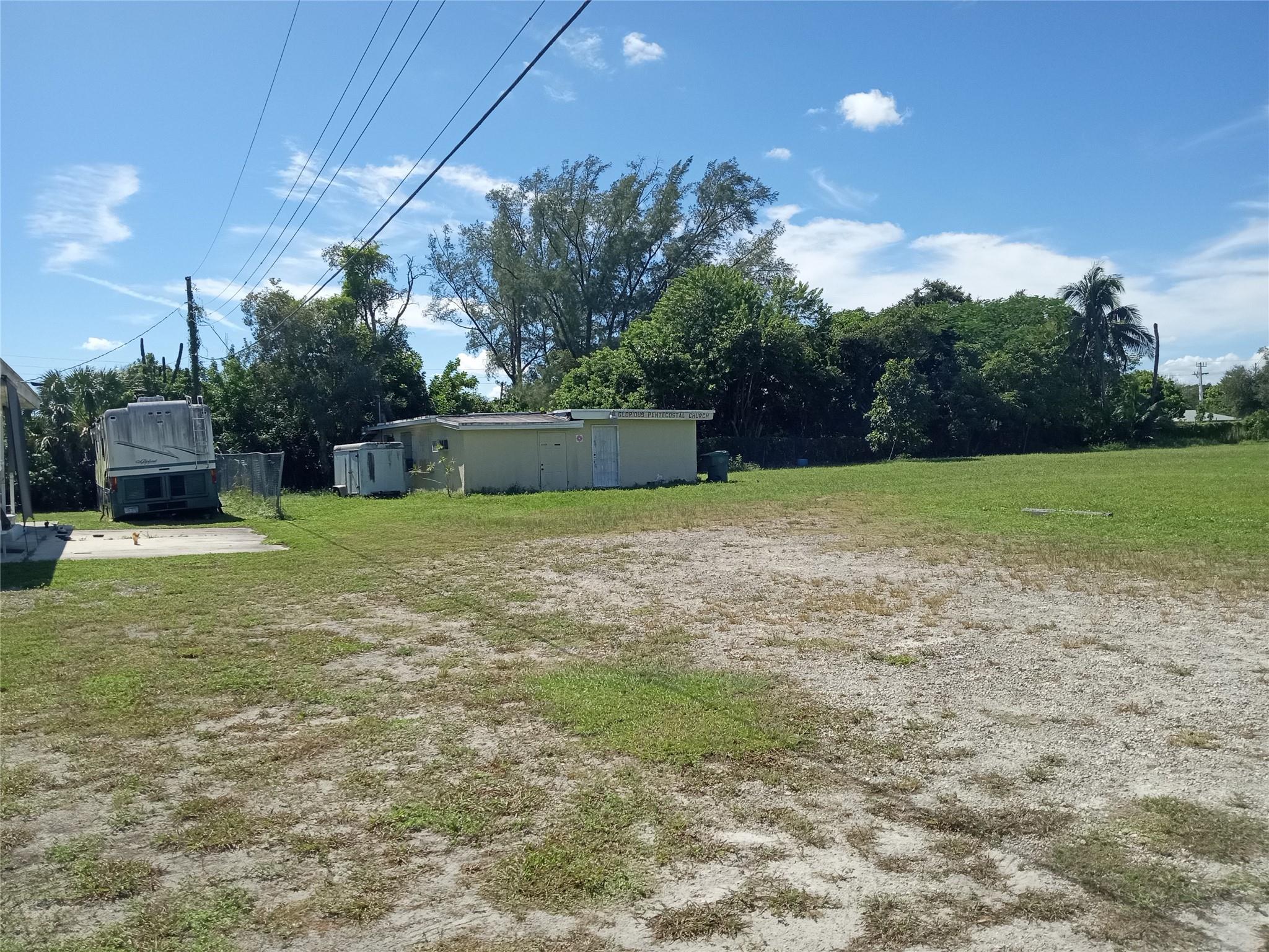 2014 NW 28th St, Oakland Park, FL 33311
