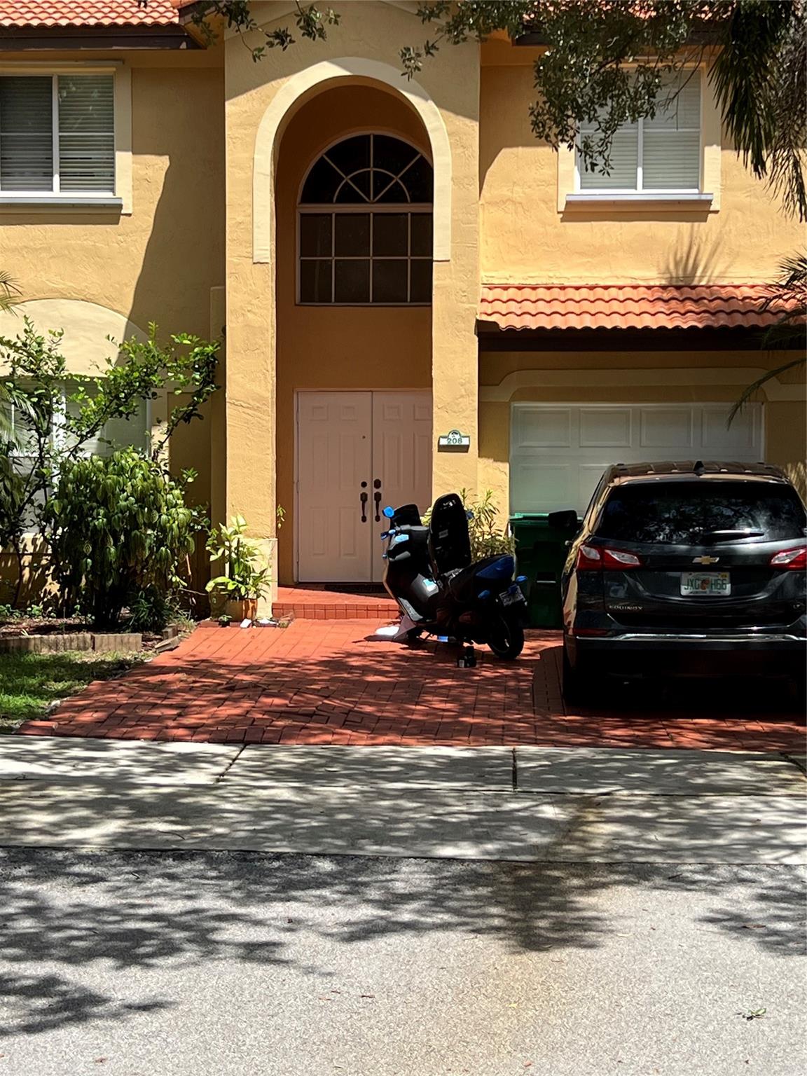 House for Sale in Davie, FL