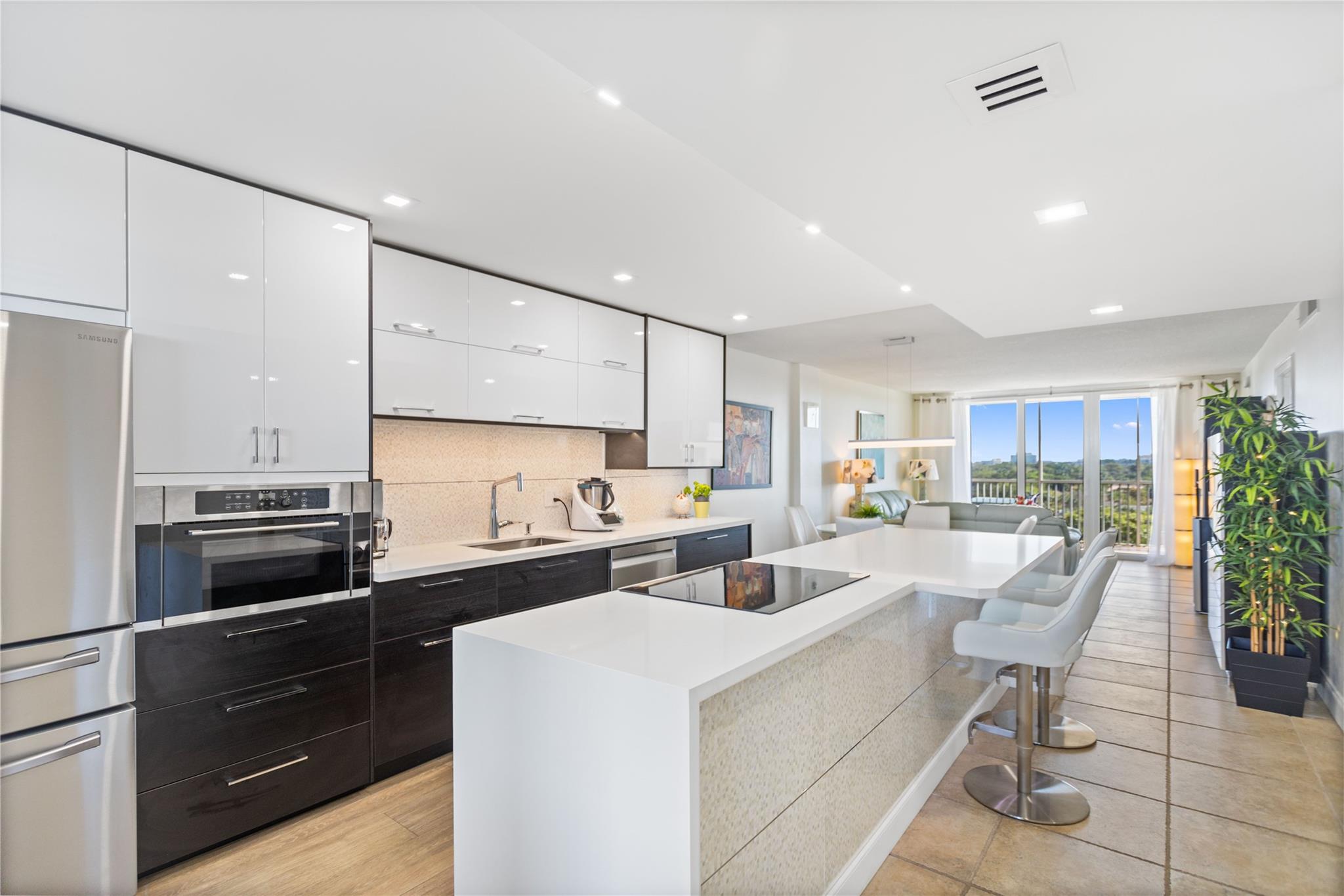 Homes for sale in Plantation, FL | 250 Jacaranda Dr #802, Plantation, FL 33324 | MLS# F10425045