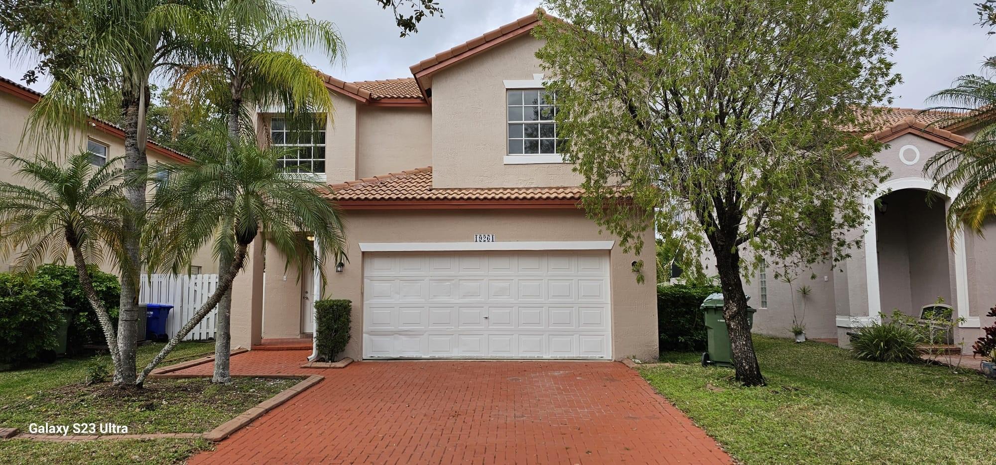 19261 NW 14th St, Pembroke Pines, FL 