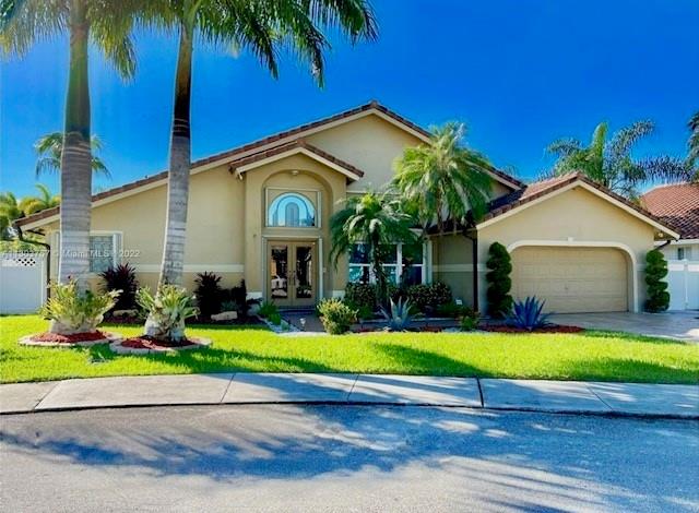 Beautiful One Story House in a Cul De Sac. Enter with double glass doors. Stunning Kitchen with an elegant BAR! Great entertaining House. Pool area feels like you are at a resort, Privacy fence with tiki area. Very romantic. Must see!!