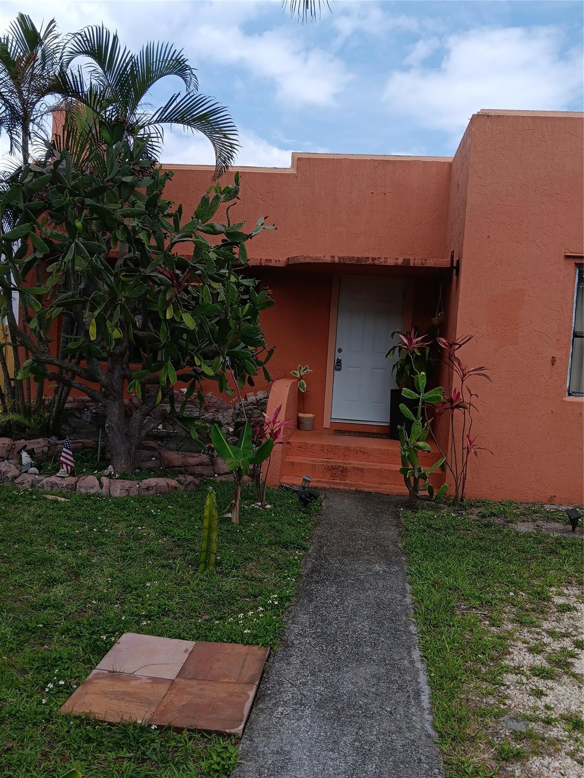 216 SW 5 St., Dania Beach, FL 33004