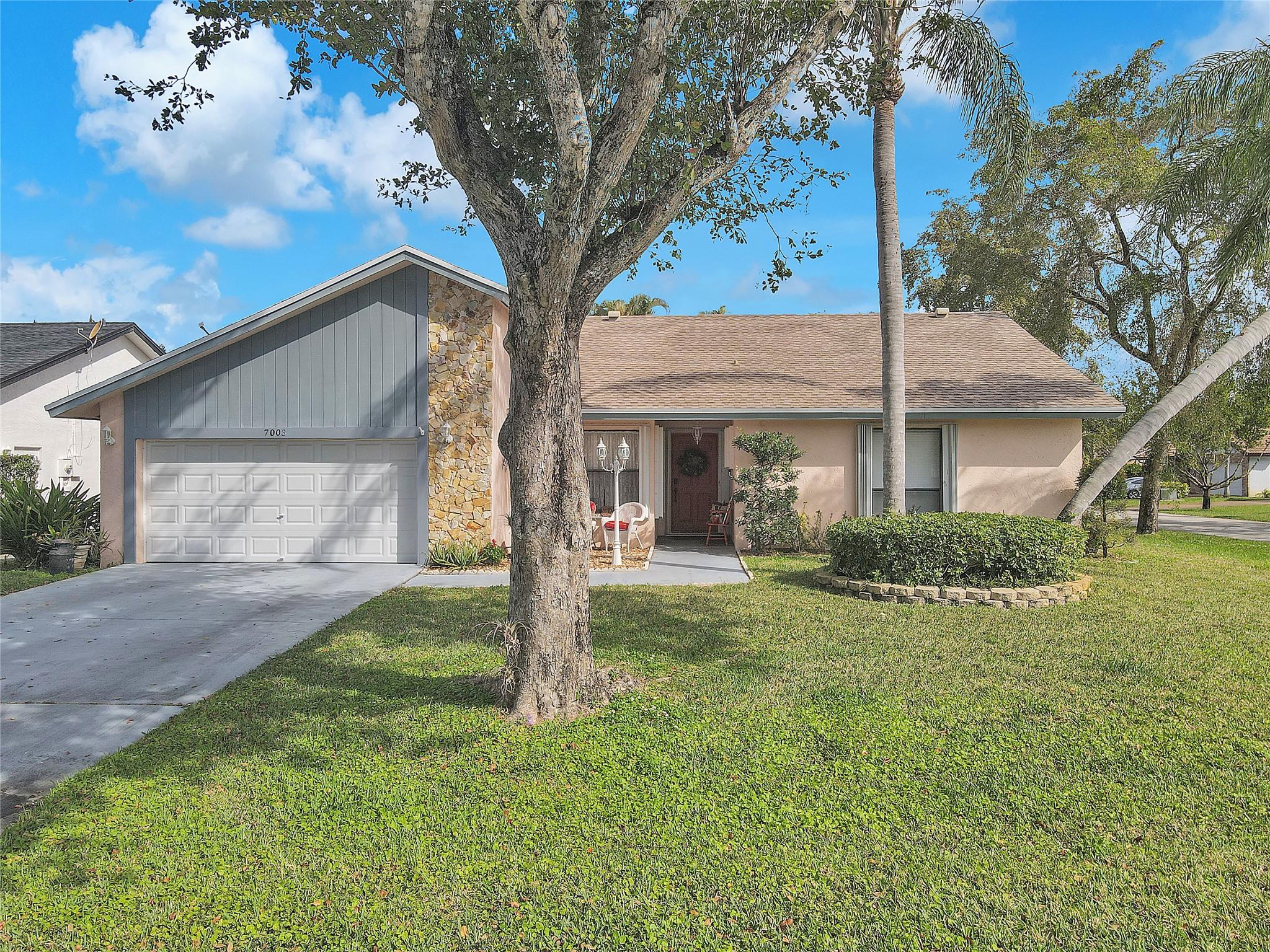7003 NW 40th Pl, Coral Springs, FL 