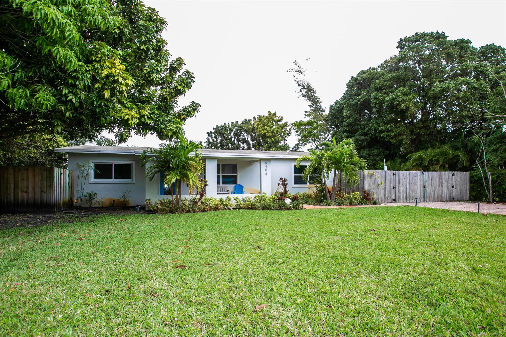 649 NW 42nd St, Oakland Park, FL 
