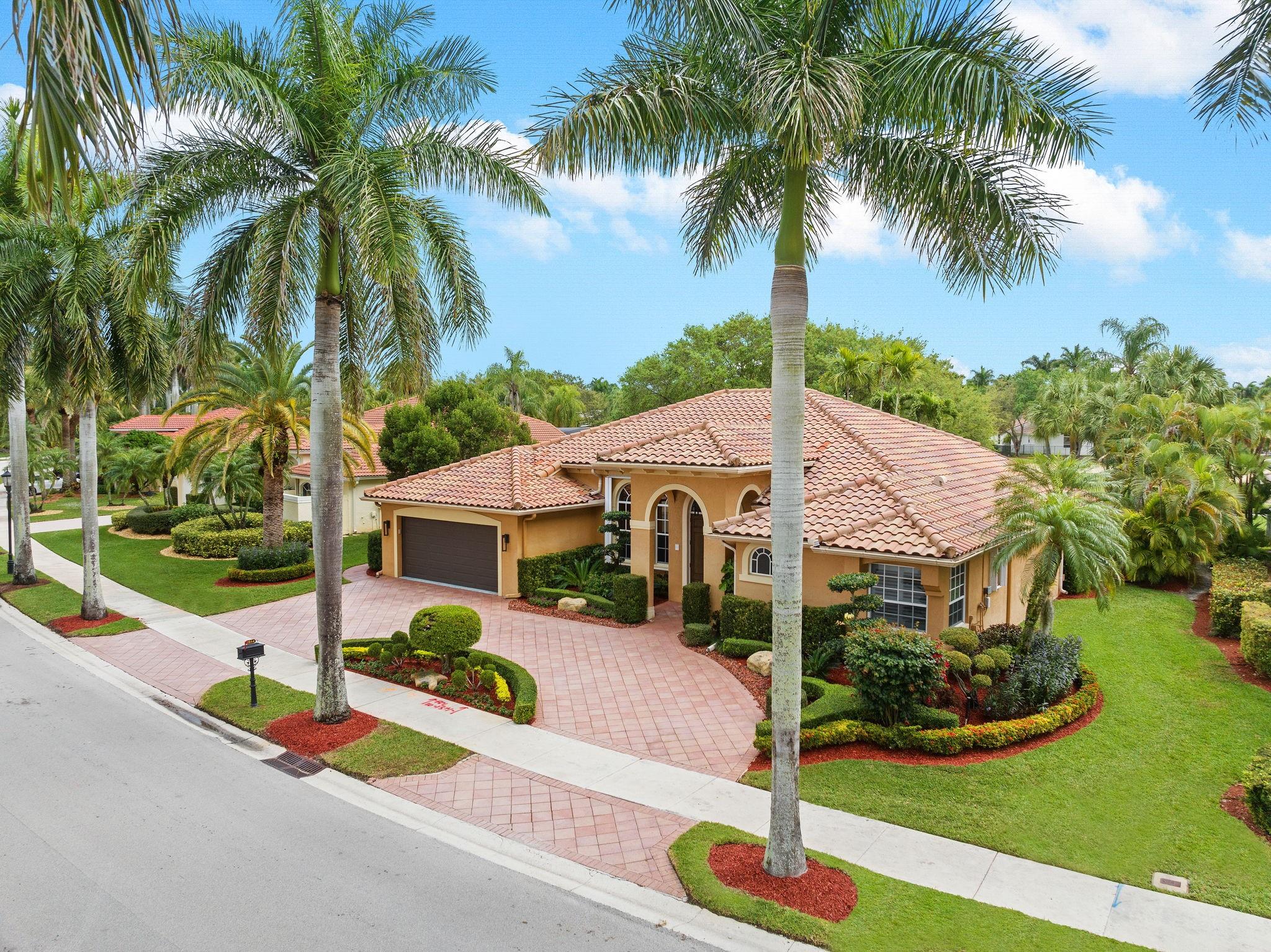 2514 Golf View Dr, Weston, FL 