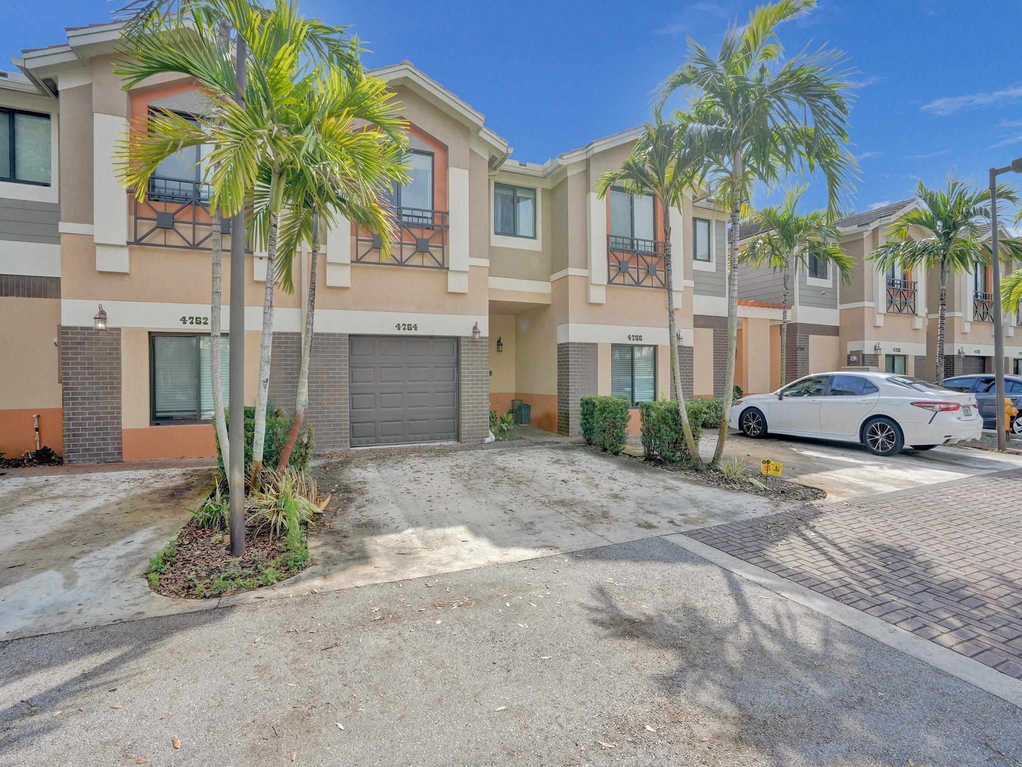 4764 E Station Sq, Davie, FL 