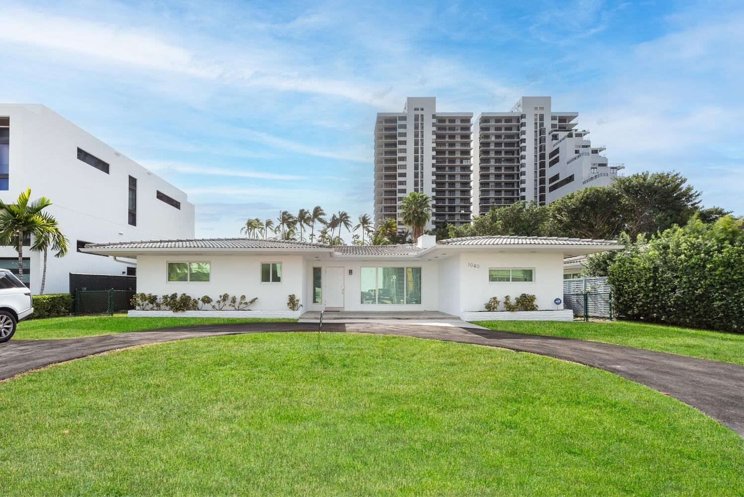 1040 N Venetian Dr