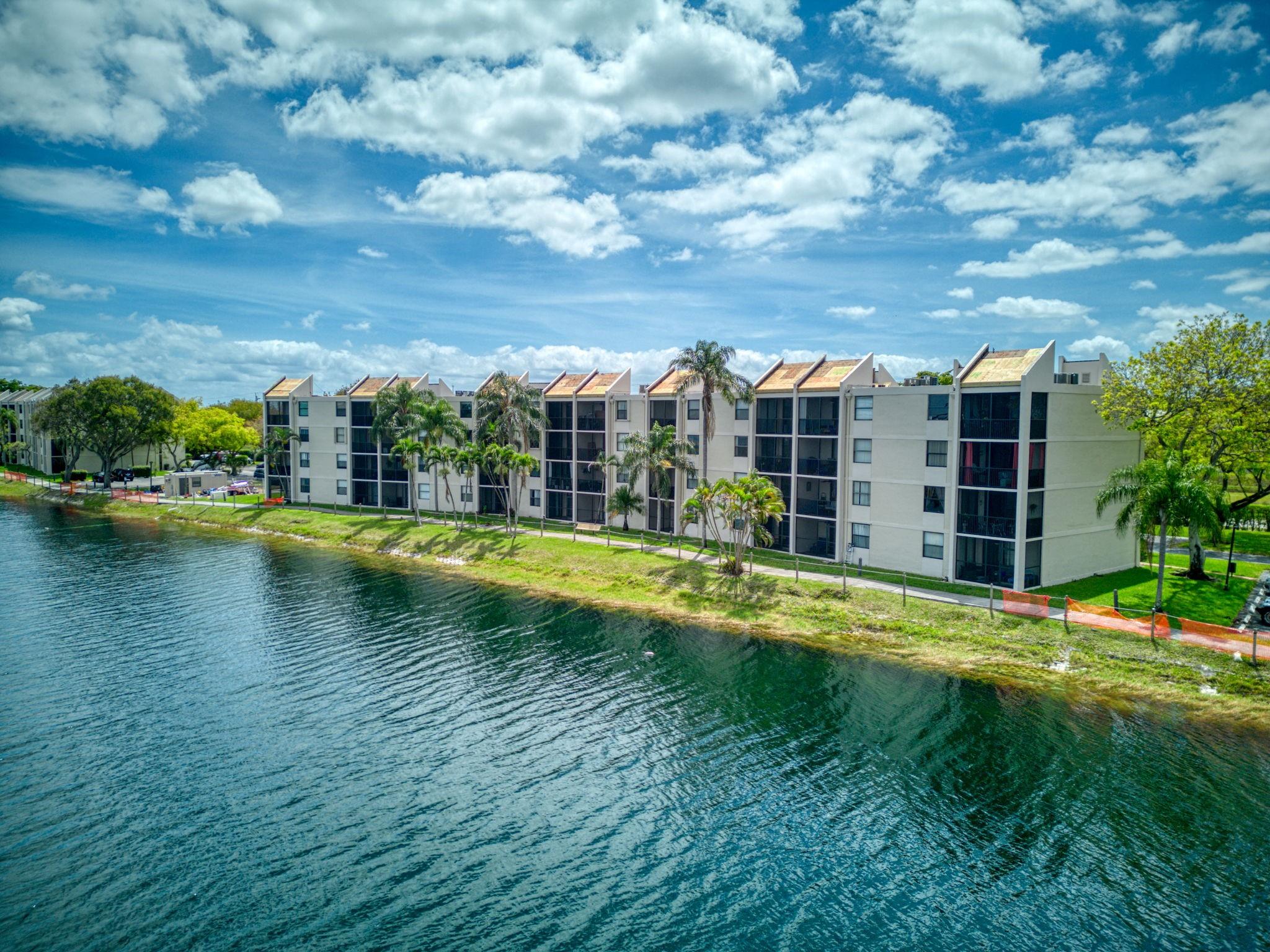 118 Lake Emerald Dr 102