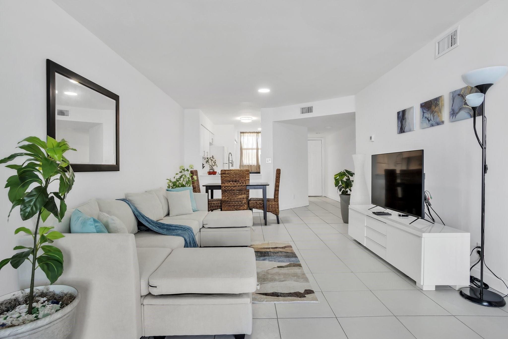 118 Lake Emerald Dr 102