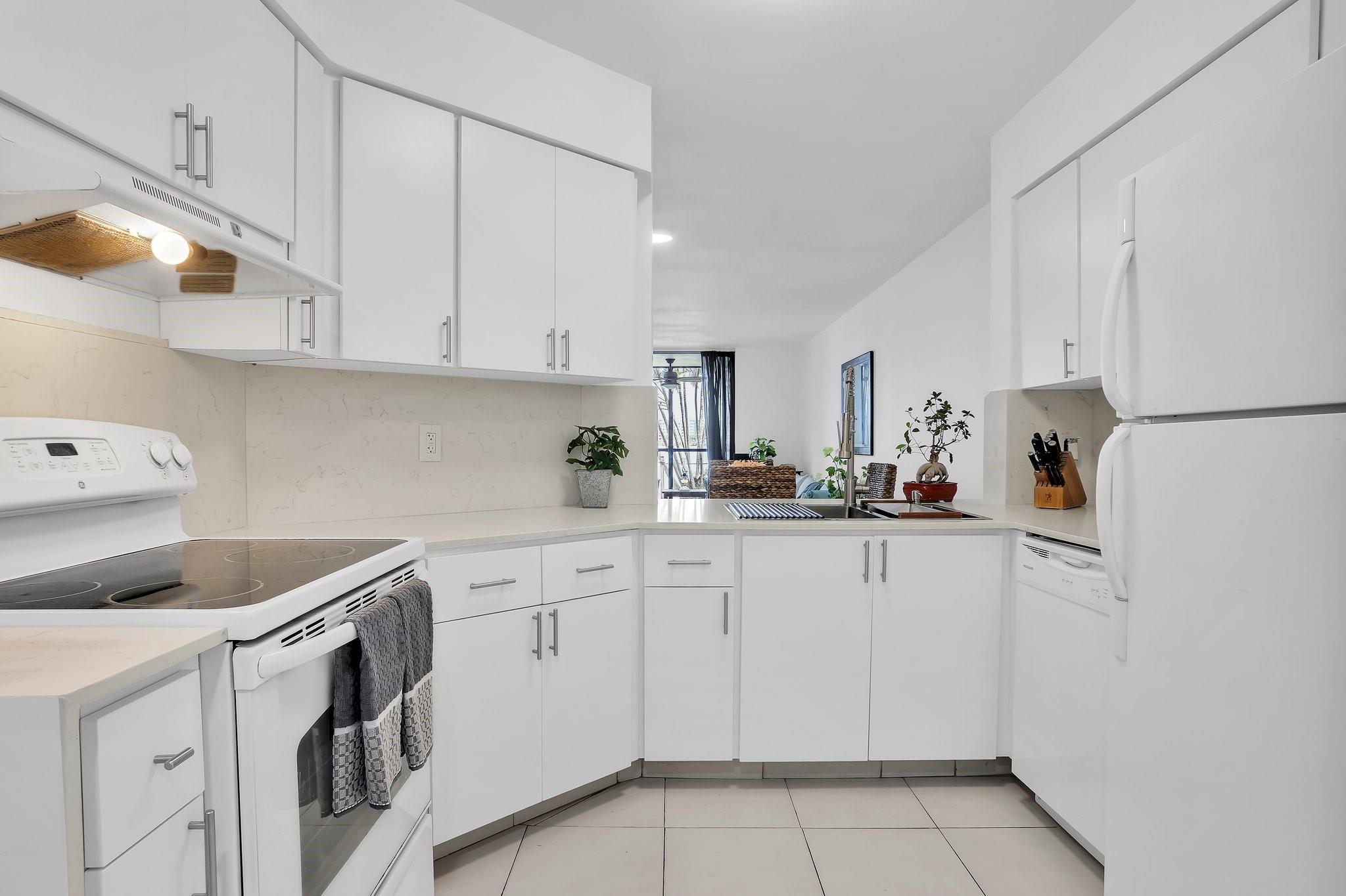 118 Lake Emerald Dr 102