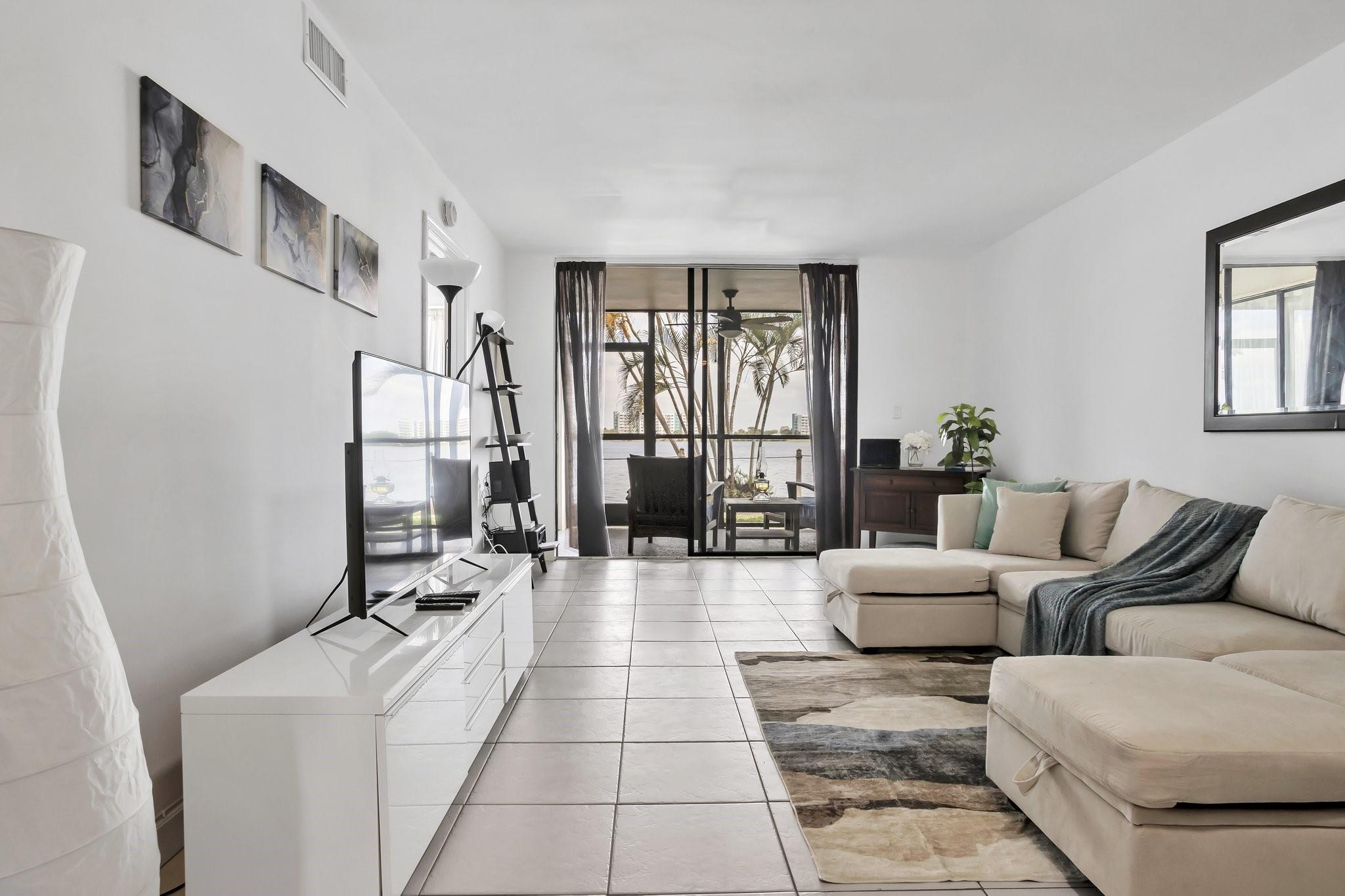 118 Lake Emerald Dr 102