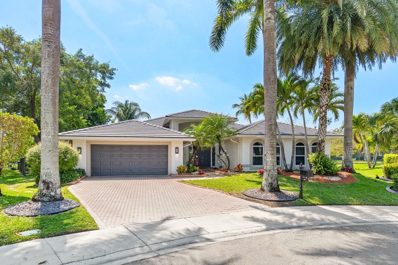 3719 Oak Ridge Cir, Weston, FL 